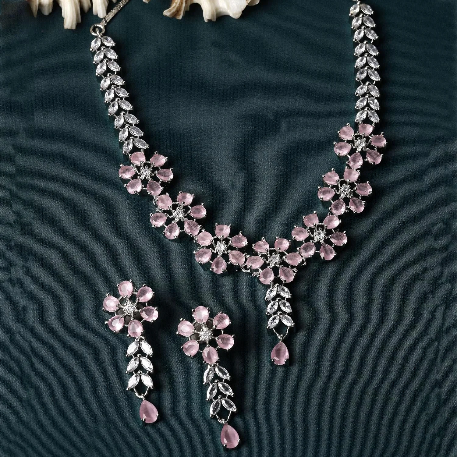 ست گردنبند و گوشواره زنانه طرح گل نگین دار روکش رودیوم ZENEME ست گردنبند و گوشواره زنانه طرح گل نگین دار روکش رودیوم ZENEME