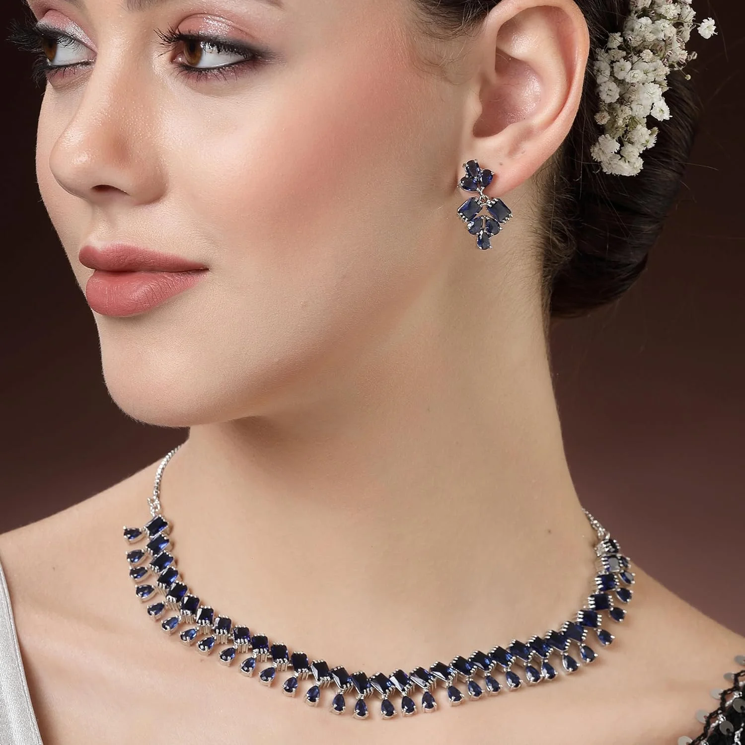 ست گردنبند و گوشواره زنانه نگین دار طرح گلابی نقره ای آبکاری شده با الماس آمریکایی زنانه ست گردنبند و گوشواره زنانه نگین دار طرح گلابی نقره ای آبکاری شده با الماس آمریکایی زنانه