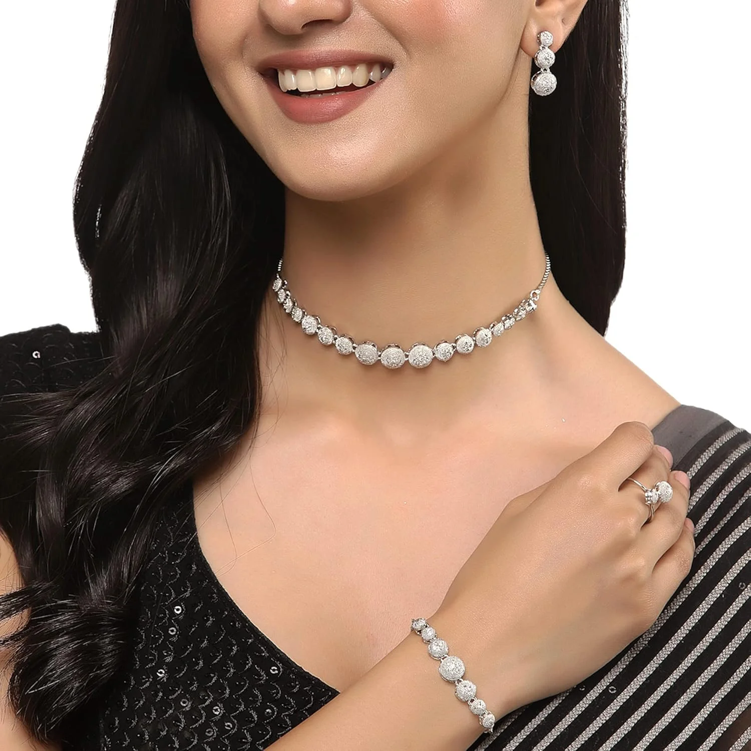 ست جواهرات زنانه و دخترانه شامل گردنبند، گوشواره، دستبند و انگشتر نگین دار با روکش رودیوم نقره ای رنگ از برند زنمه (سفید و نقره ای) ست جواهرات زنانه و دخترانه شامل گردنبند، گوشواره، دستبند و انگشتر نگین دار با روکش رودیوم نقره ای رنگ از برند زنمه (سفید و نقره ای)