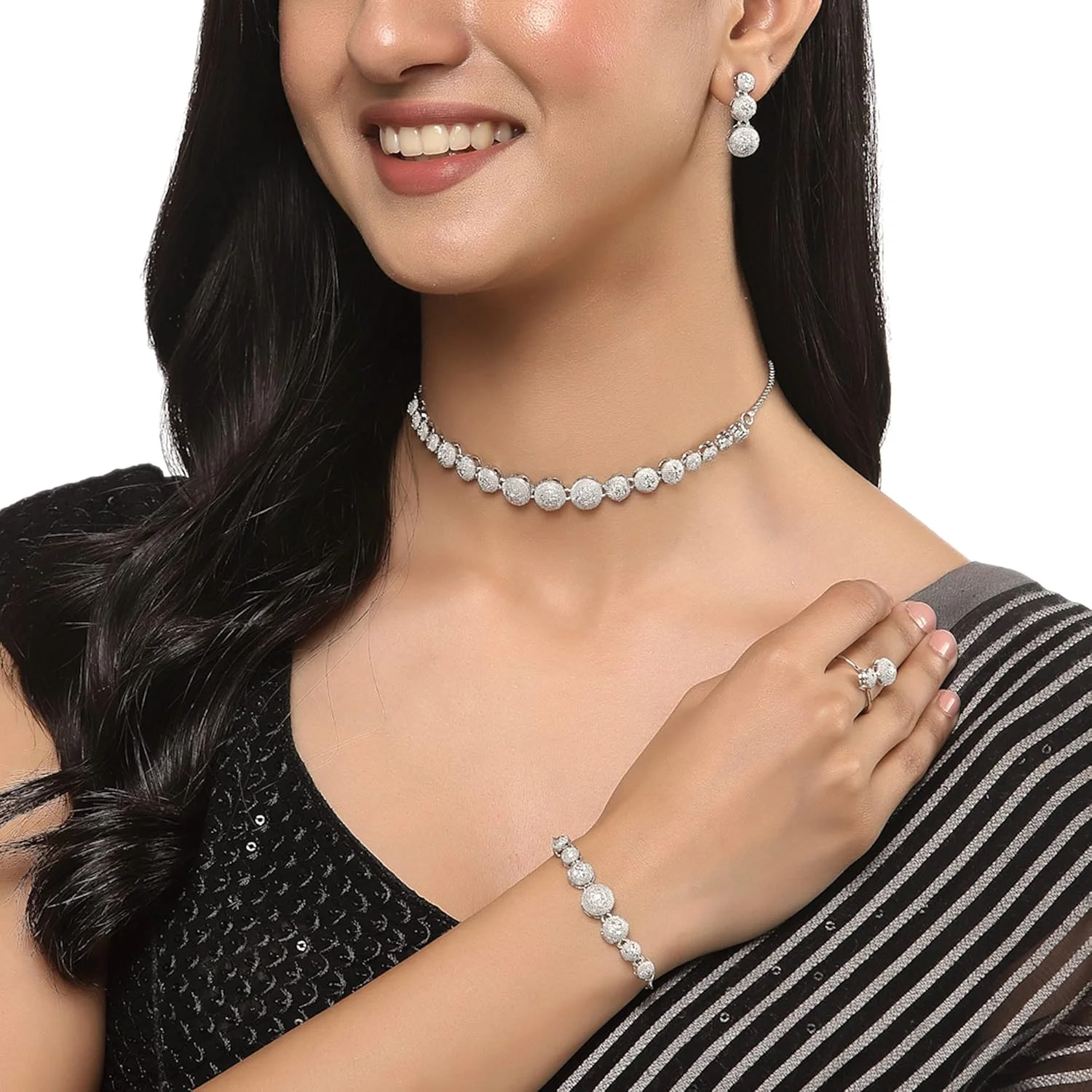 ست جواهرات زنانه و دخترانه شامل گردنبند، گوشواره، دستبند و انگشتر نگین دار با روکش رودیوم نقره ای رنگ از برند زنمه (سفید و نقره ای) ست جواهرات زنانه و دخترانه شامل گردنبند، گوشواره، دستبند و انگشتر نگین دار با روکش رودیوم نقره ای رنگ از برند زنمه (سفید و نقره ای)