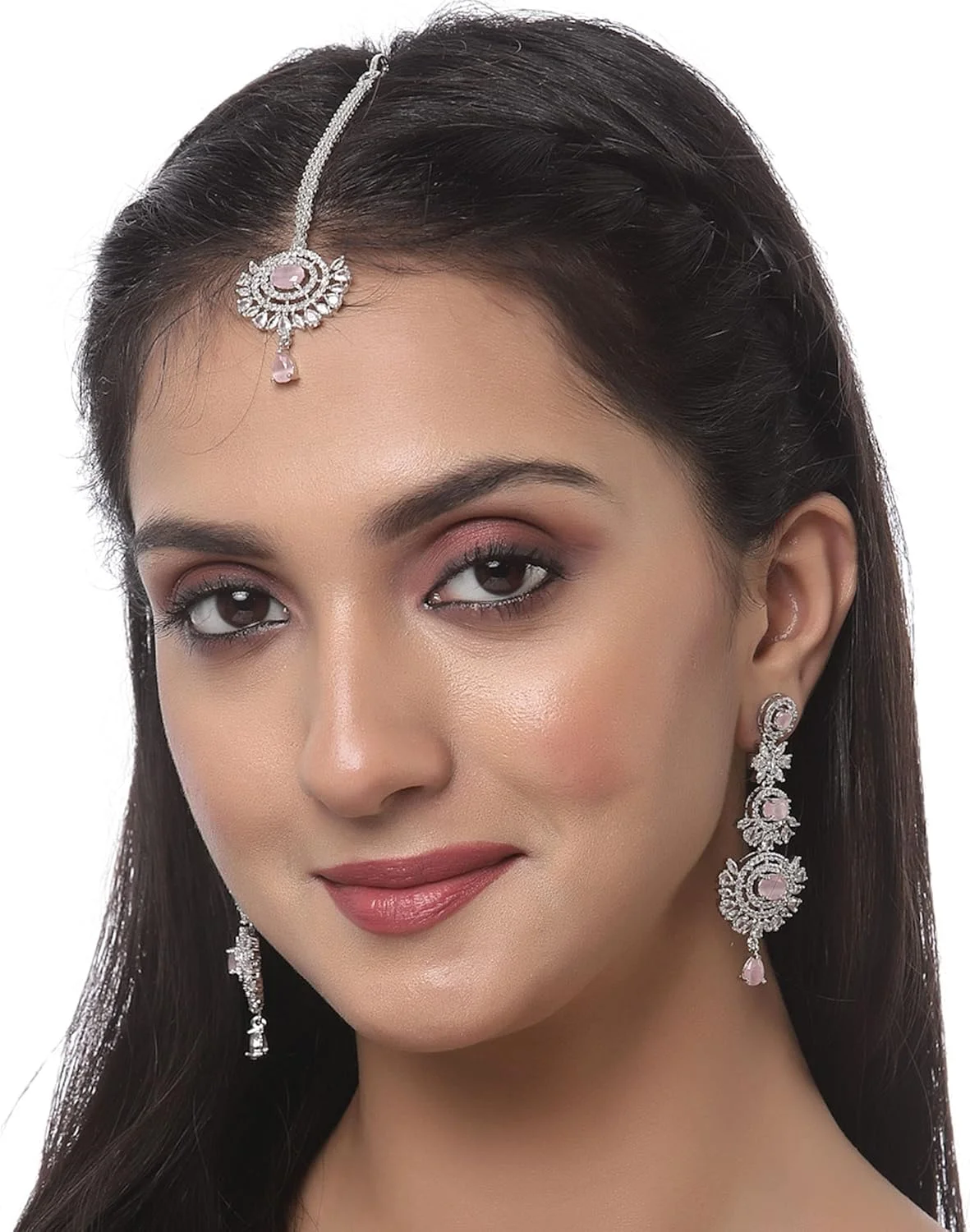 ست زیورآلات زنانه و دخترانه شامل مانگ تیکا و گوشواره نگین دار با روکش رزگلد و الماس آمریکایی برند زنیم ست زیورآلات زنانه و دخترانه شامل مانگ تیکا و گوشواره نگین دار با روکش رزگلد و الماس آمریکایی برند زنیم