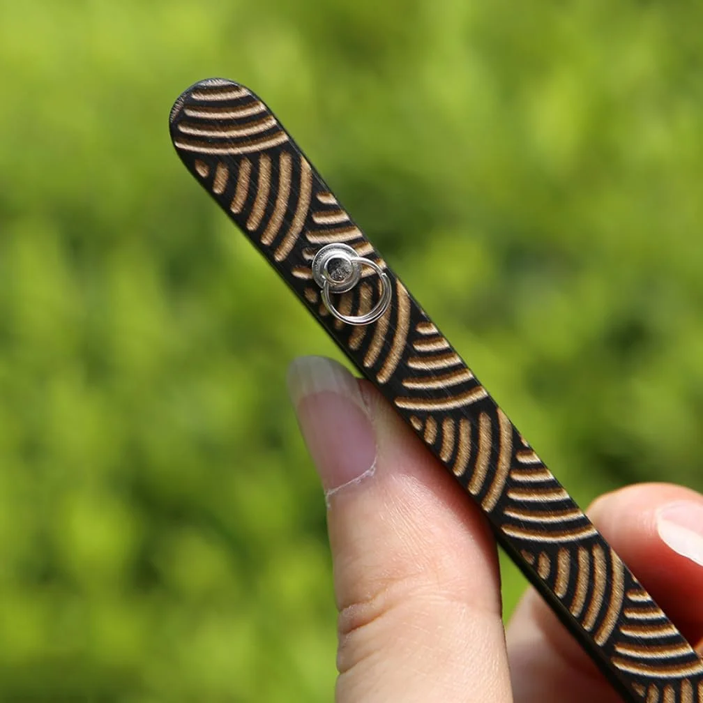 بادبزن تاشو ابریشمی با طرح موج دریا، قاب بامبو، 10 اینچ، دارای منگوله ظریف و میخ های برنجی بادبزن تاشو ابریشمی با طرح موج دریا، قاب بامبو، 10 اینچ، دارای منگوله ظریف و میخ های برنجی