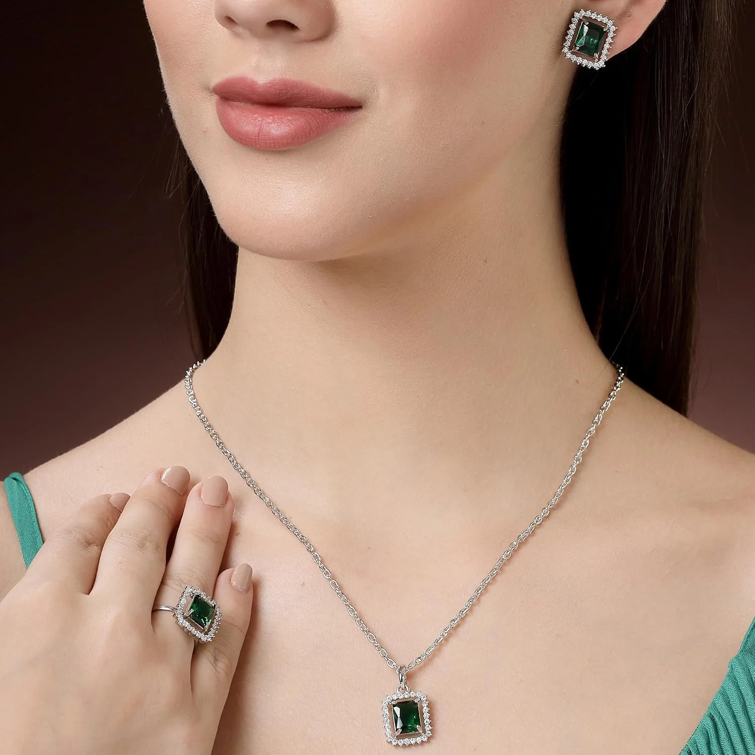 زنمه، آویز نگین اتمی لوکس نقره ای با برش پرنسسی و هاله کریستالی، هدیه ای برای جواهری راکی | هدیه راکشا بندان به همراه ست گوشواره زنانه (ست آویز زمزمه الماس سبز) زنمه، آویز نگین اتمی لوکس نقره ای با برش پرنسسی و هاله کریستالی، هدیه ای برای جواهری راکی | هدیه راکشا بندان به همراه ست گوشواره زنانه (ست آویز زمزمه الماس سبز)