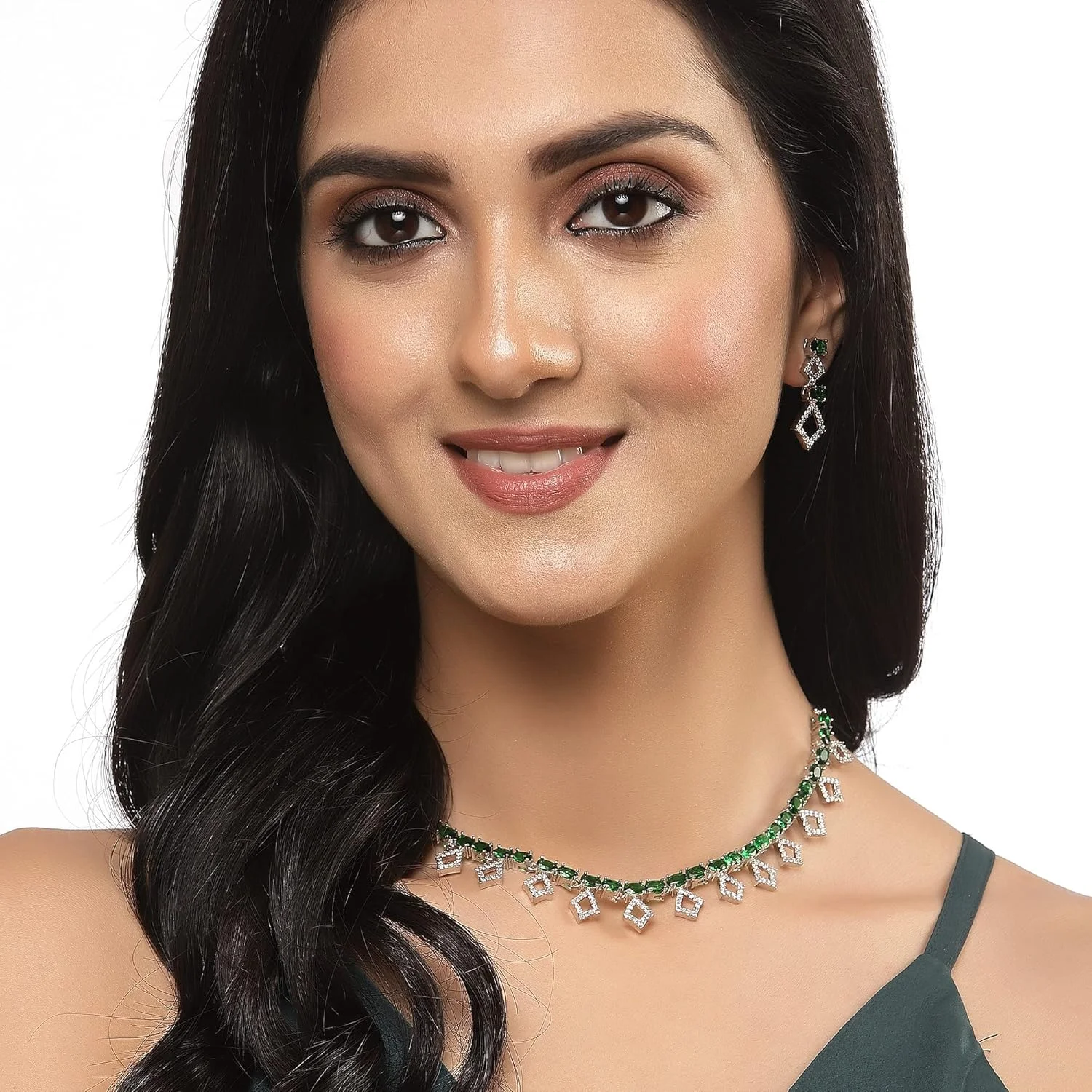 ست جواهرات زنانه و دخترانه زنمه، روکش رودیوم، نقره ای، مستطیلی شکل، نگین دار الماس آمریکایی، شامل گردنبند و گوشواره ست جواهرات زنانه و دخترانه زنمه، روکش رودیوم، نقره ای، مستطیلی شکل، نگین دار الماس آمریکایی، شامل گردنبند و گوشواره