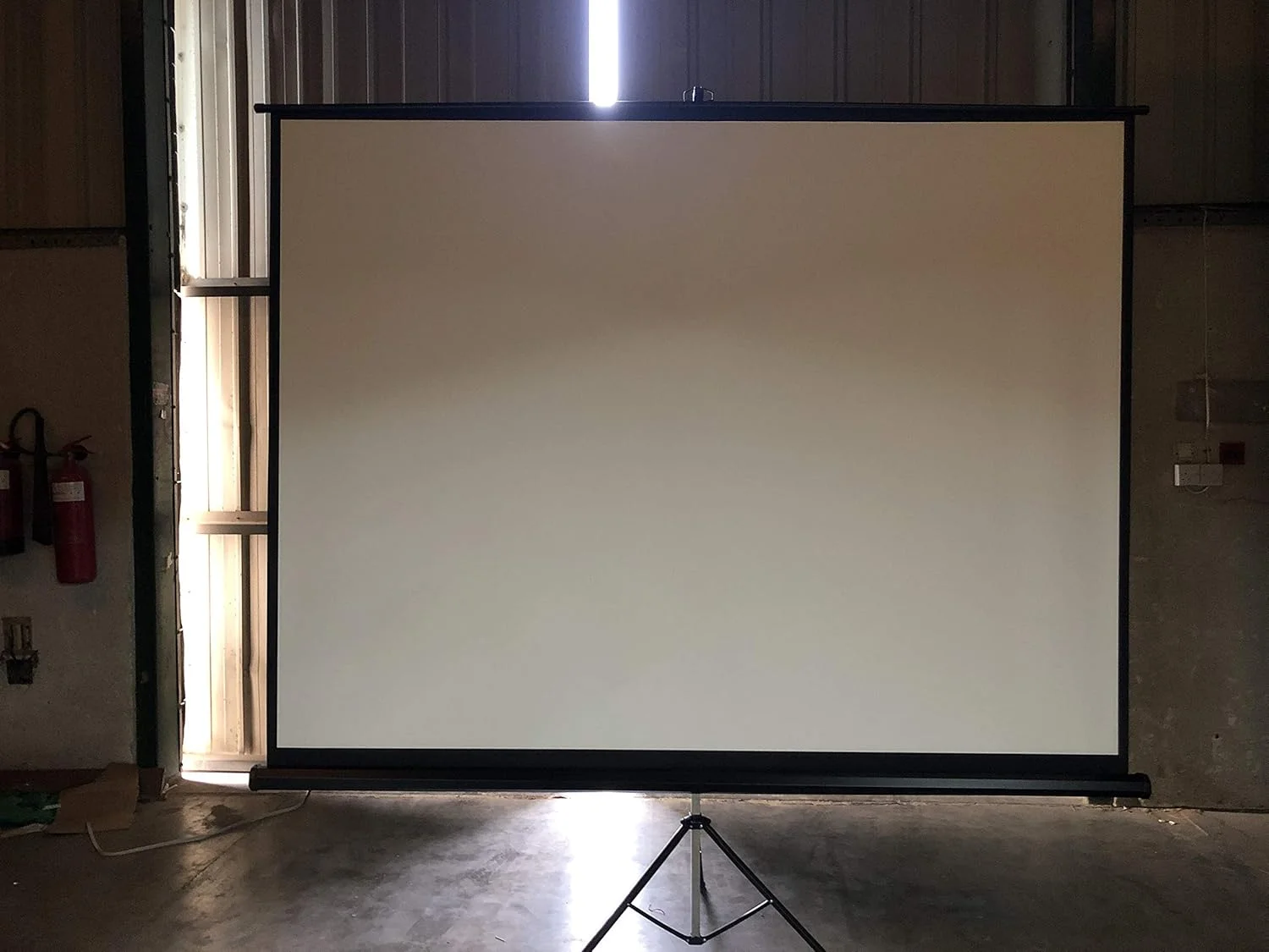 پرده نمایش پروژکتور YXS با پایه سه پایه 100 اینچی - صفحه نمایش قابل تنظیم ارتفاع 4K 3D HD 4:3 قابل حمل برای داخل خانه، فضای باز، سینمای خانگی، دفتر، فیلم