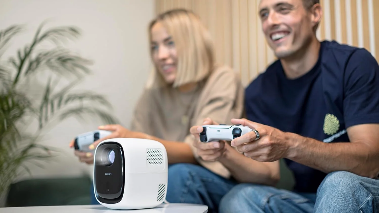 پروژکتور سینمای خانگی فیلیپس NeoPix 130، تصحیح پیشرفته تصویر، Full HD 720p، منبع نور LED پیشرفته، حالت آینه Wi-Fi، صدای استریو، سیستم عامل متصل، مشکی