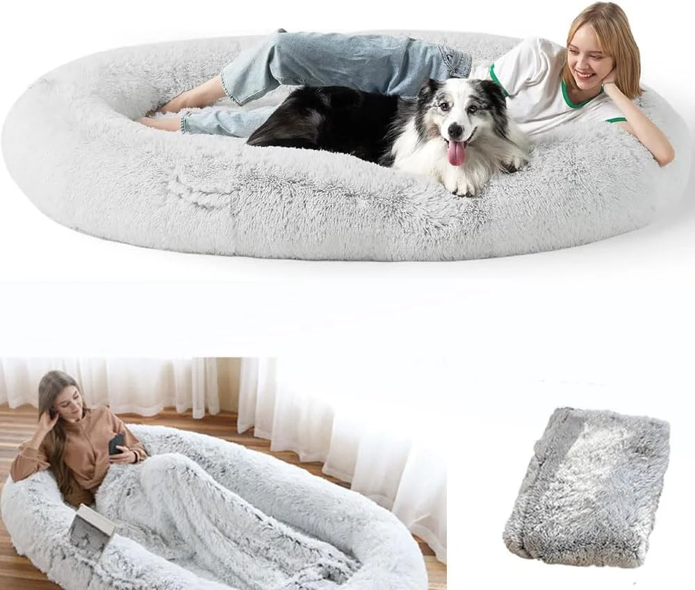 تخت خواب سگ انسانی Skade، تخت خواب 180 سانتی متری برای انسان، مناسب برای شما و حیوانات خانگی، خز مصنوعی نرم و مخملی قابل شستشو برای چرت زدن و استراحت با پتوی نرم خاکستری تخت خواب سگ انسانی Skade، تخت خواب 180 سانتی متری برای انسان، مناسب برای شما و حیوانات خانگی، خز مصنوعی نرم و مخملی قابل شستشو برای چرت زدن و استراحت با پتوی نرم خاکستری