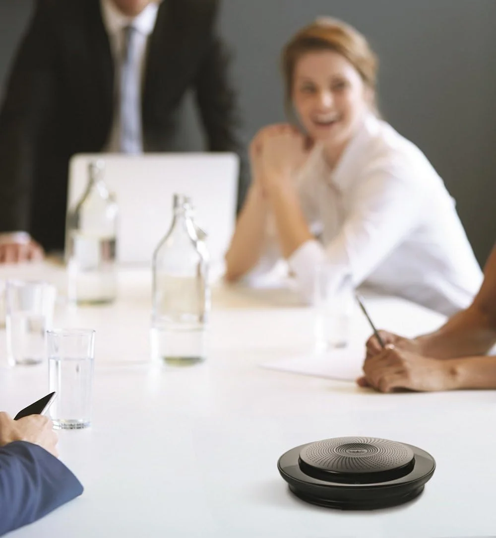 اسپیکرفون بلوتوث بی‌سیم جبرا Speak 710 UC به همراه آداپتور USB Link 370 – اسپیکر کنفرانس قابل حمل برای برگزاری جلسات در هر مکان با صدای فراگیر - دارای تاییدیه برای Zoom و Google Meet