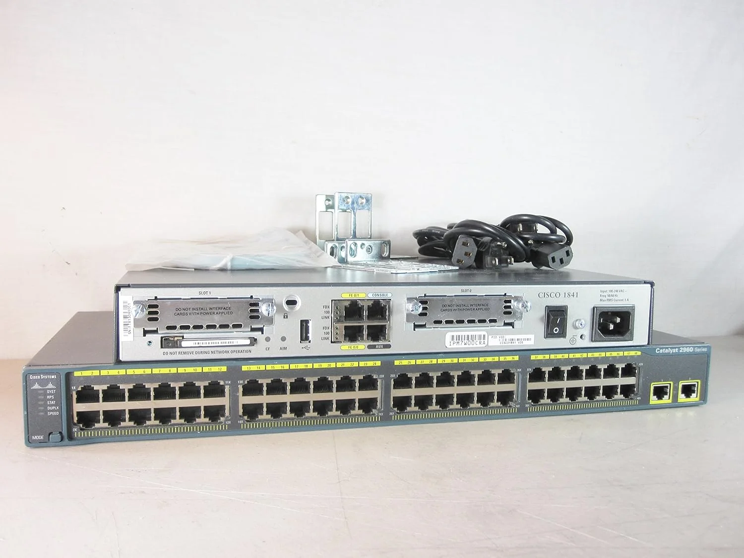 کیت آزمایشگاهی سیسکو سیستمز CCENT CCNA CCNP CCIE شامل سوئیچ WS-C2960-48TT-L و روتر 1841