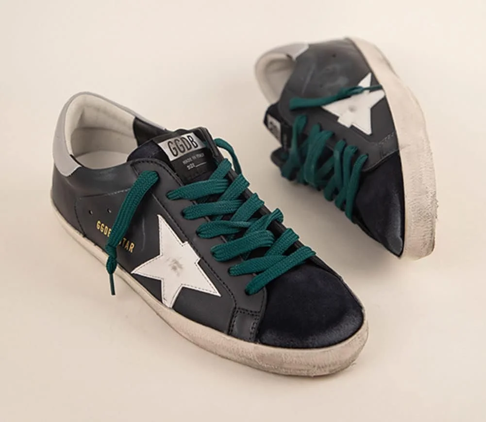 کفشهای پیادهروی مردانه گلدن گوس، کفشهای ورزشی کلاسیک بنددار، چرم تخت، مناسب ورزشهای فضای باز کفشهای پیادهروی مردانه گلدن گوس، کفشهای ورزشی کلاسیک بنددار، چرم تخت، مناسب ورزشهای فضای باز