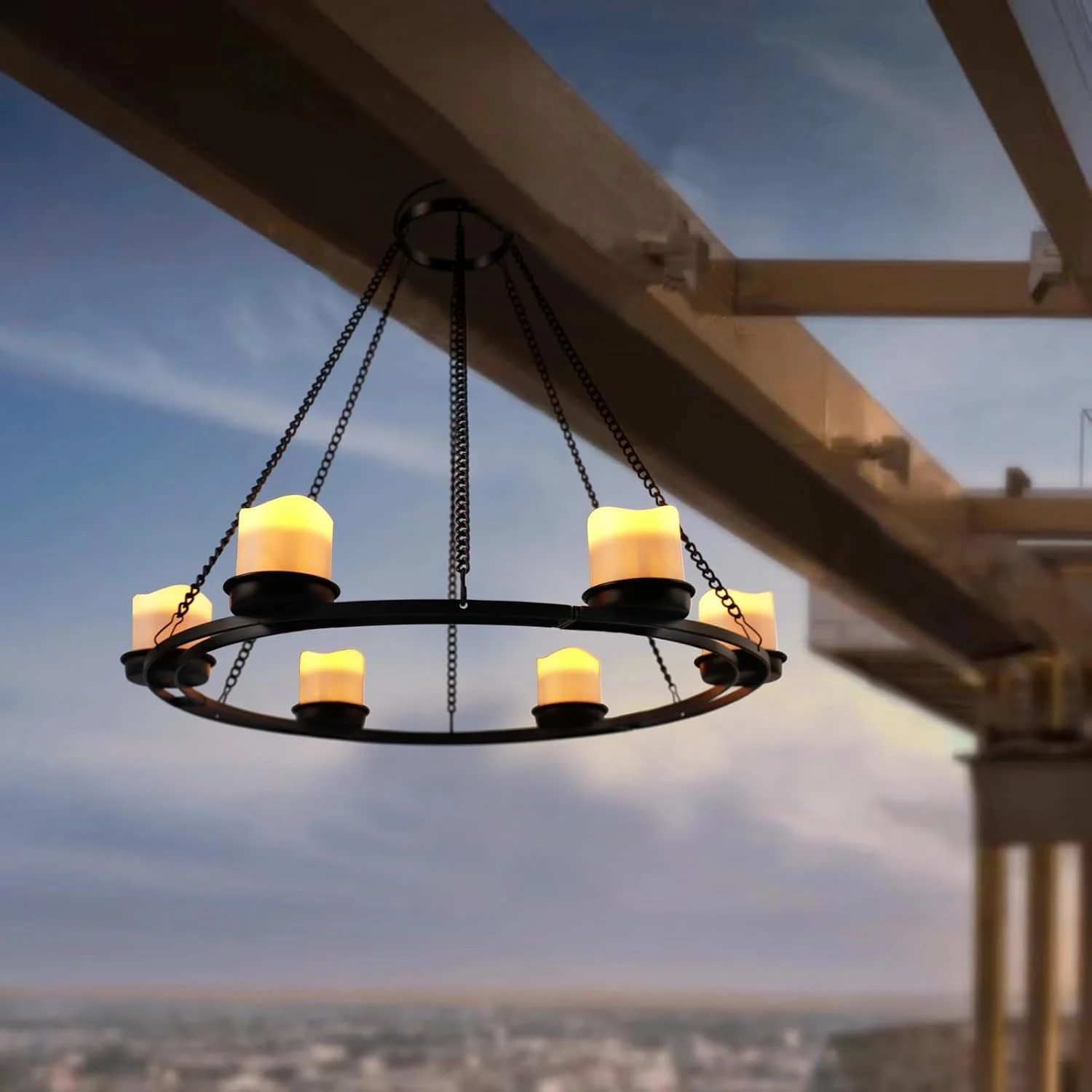 لوستر خورشیدی فضای باز، فانوس آویز شمعی با 7 عدد چراغ نذری خورشیدی در جاشمعی های فلزی مشکی مات برای خانه، باغ، حیاط خلوت، پرگولا، آلاچیق، درخت، دکور پنجره