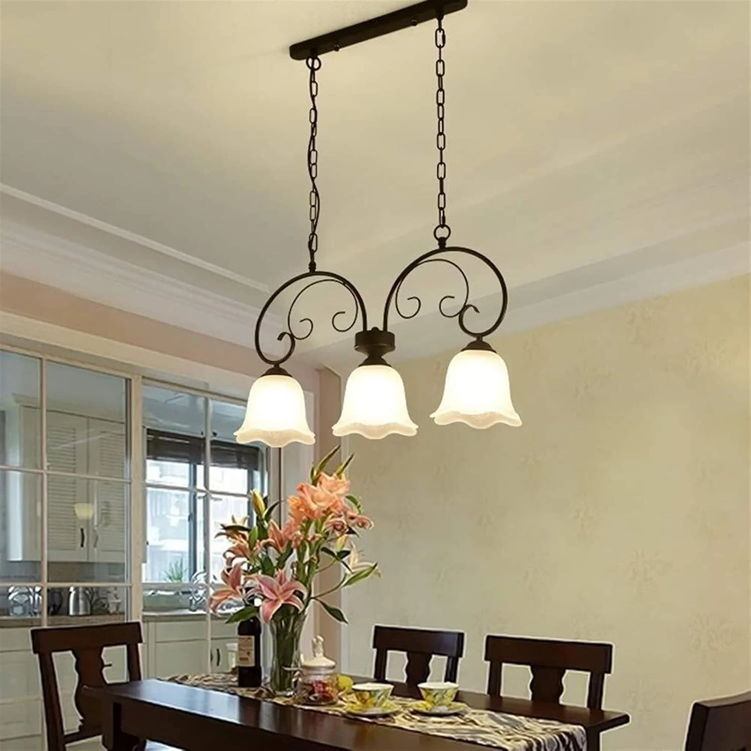 چراغ سقفی مدرن و مینیمال با طراحی هنری از جنس آهن، مناسب اتاق نشیمن، اتاق خواب، بار، ایوان، دارای کلاهک شیشه ای، 3 سر، مشکی، 70X34 سانتی متر، زیبا چراغ سقفی مدرن و مینیمال با طراحی هنری از جنس آهن، مناسب اتاق نشیمن، اتاق خواب، بار، ایوان، دارای کلاهک شیشه ای، 3 سر، مشکی، 70X34 سانتی متر، زیبا