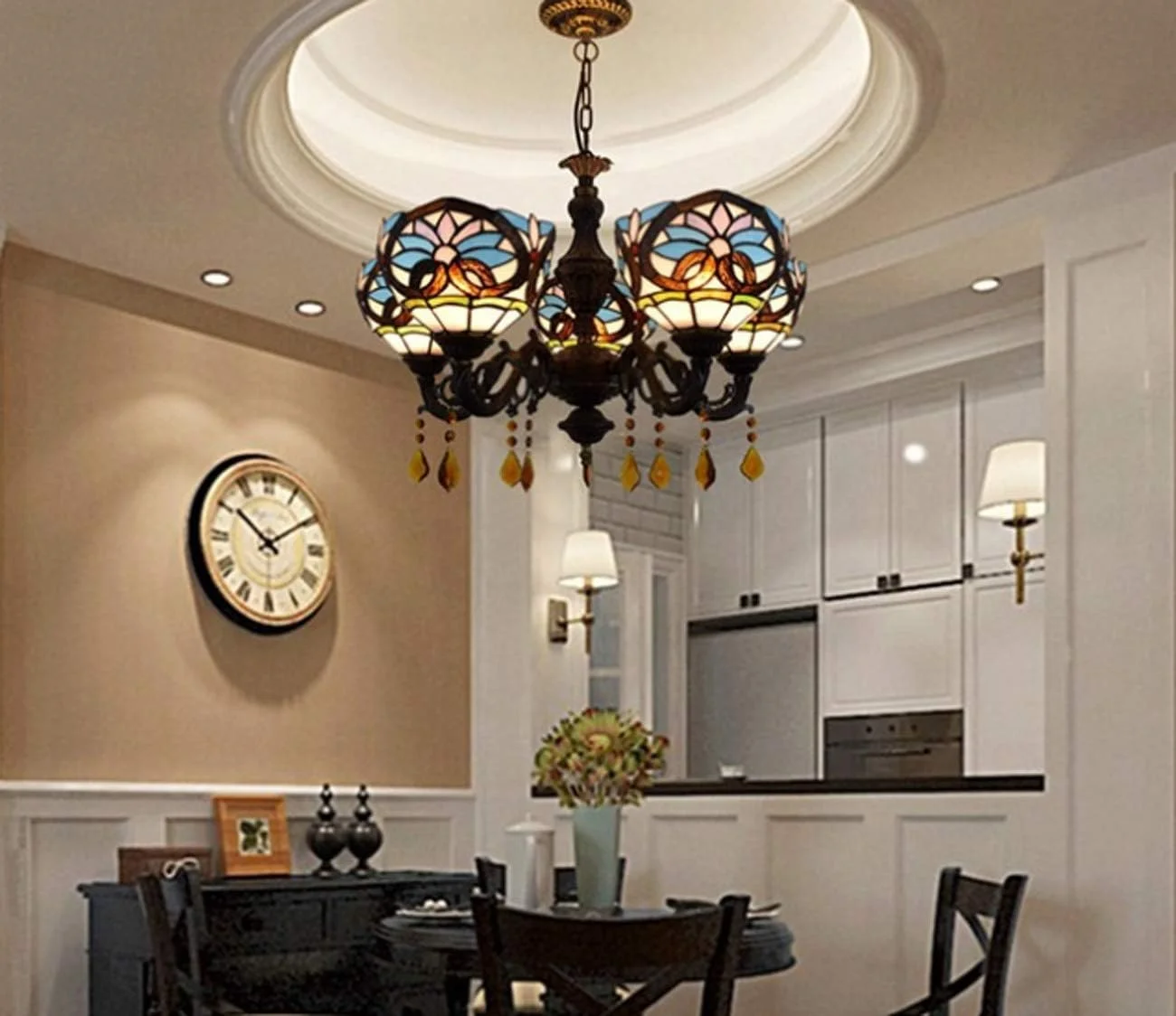 لوستر باروک 5 شاخه شیشه ای رنگی به سبک تیفانی با آباژور 8 اینچی، مناسب اتاق نشیمن لوستر باروک 5 شاخه شیشه ای رنگی به سبک تیفانی با آباژور 8 اینچی، مناسب اتاق نشیمن