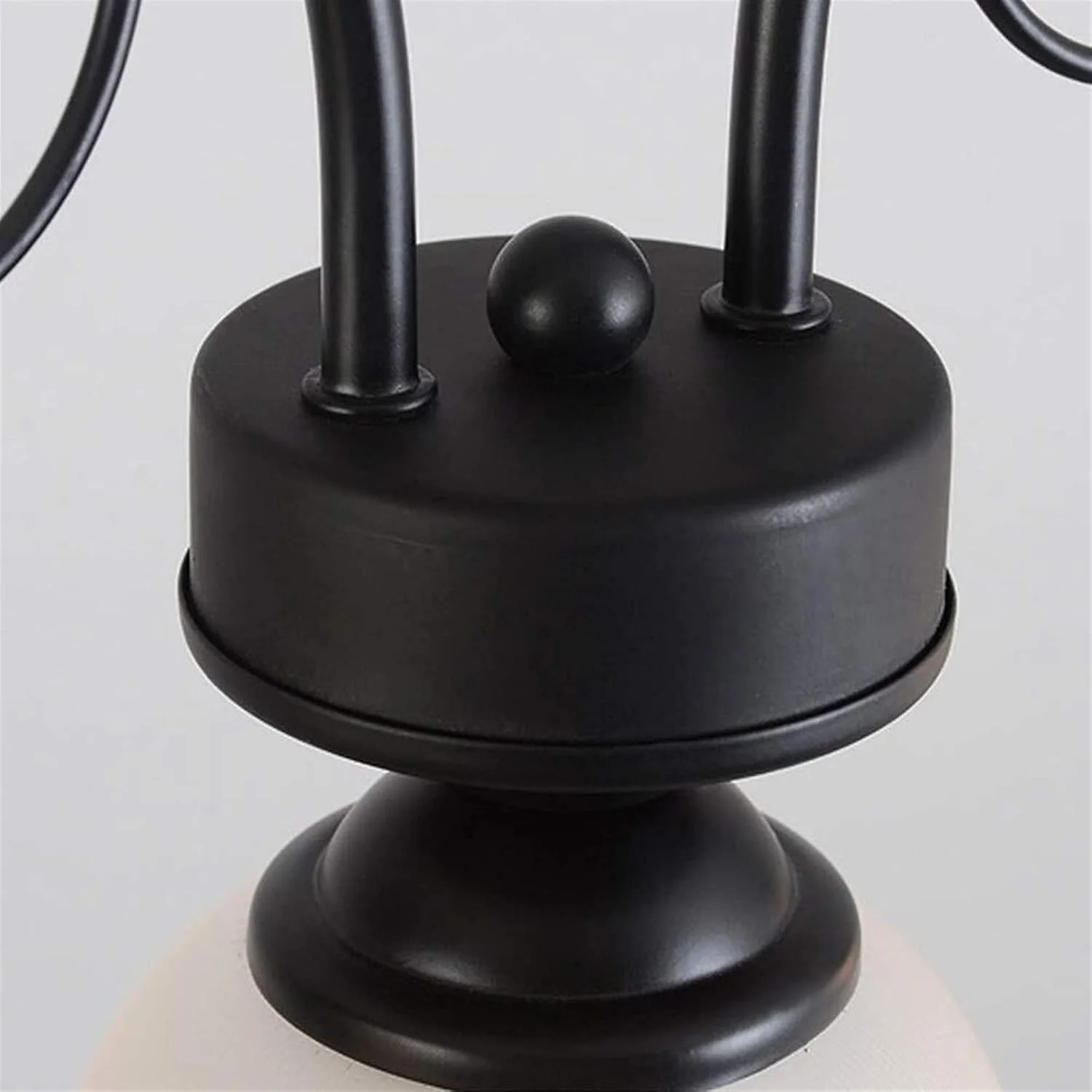 چراغ سقفی مدرن و مینیمال با طراحی هنری از جنس آهن، مناسب اتاق نشیمن، اتاق خواب، بار، ایوان، دارای کلاهک شیشه ای، 3 سر، مشکی، 70X34 سانتی متر، زیبا چراغ سقفی مدرن و مینیمال با طراحی هنری از جنس آهن، مناسب اتاق نشیمن، اتاق خواب، بار، ایوان، دارای کلاهک شیشه ای، 3 سر، مشکی، 70X34 سانتی متر، زیبا