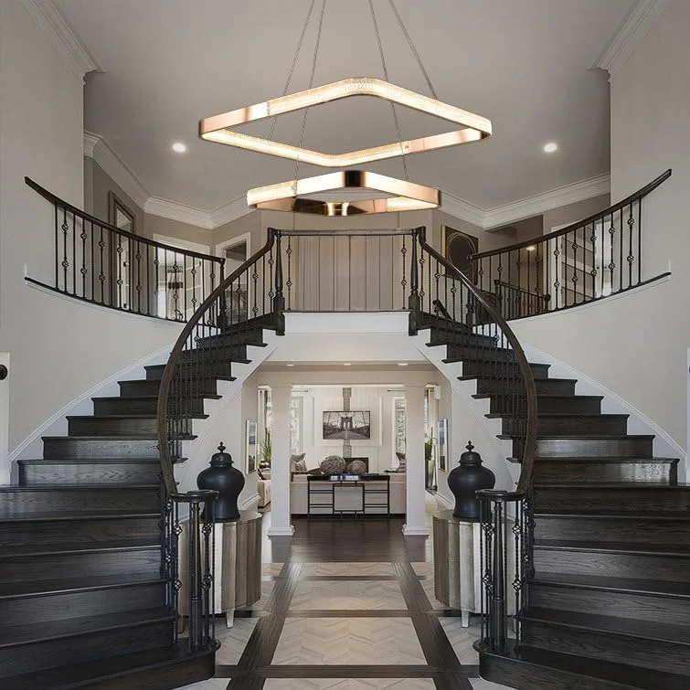 چراغ سقفی لوستر ال ای دی مدرن V.max - نورپردازی آویز برای اتاق ناهارخوری، اتاق خواب، جزیره آشپزخانه، اتاق نشیمن | 1/2/3 لایه - آلومینیوم و سیلیکون - سطح WH/GD (2 لایه - 60+40 سانتی متر - 100 وات) چراغ سقفی لوستر ال ای دی مدرن V.max - نورپردازی آویز برای اتاق ناهارخوری، اتاق خواب، جزیره آشپزخانه، اتاق نشیمن | 1/2/3 لایه - آلومینیوم و سیلیکون - سطح WH/GD (2 لایه - 60+40 سانتی متر - 100 وات)