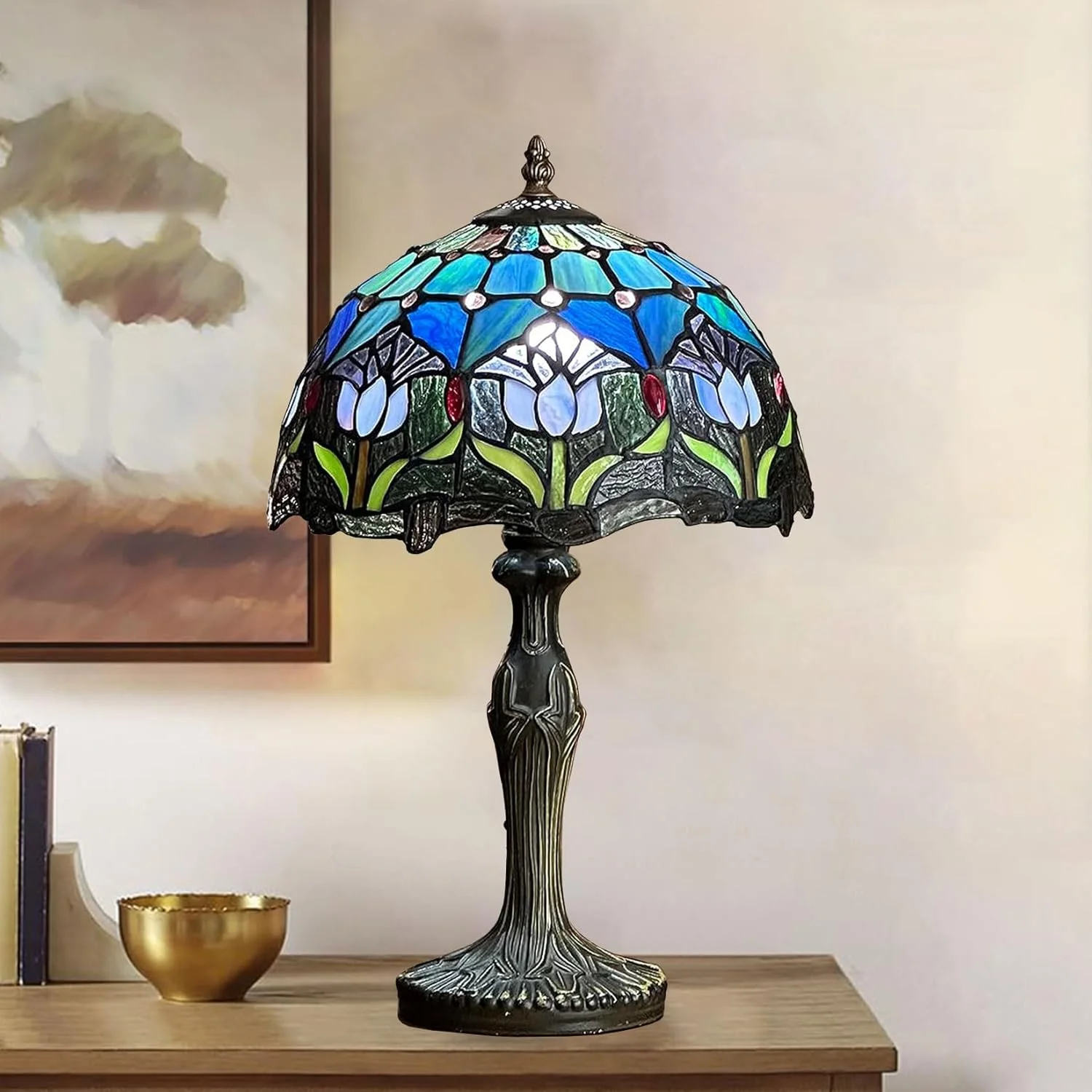 چراغ رومیزی تیفانی، مدل لاله، چراغ شیشه ای رنگی، چراغ مطالعه کنار تخت، 30x30x45 سانتی متر، چراغ رومیزی عتیقه، پایه آلیاژ روی، دکور اتاق خواب، اتاق نشیمن، اتاق مطالعه، نورپردازی اداری چراغ رومیزی تیفانی، مدل لاله، چراغ شیشه ای رنگی، چراغ مطالعه کنار تخت، 30x30x45 سانتی متر، چراغ رومیزی عتیقه، پایه آلیاژ روی، دکور اتاق خواب، اتاق نشیمن، اتاق مطالعه، نورپردازی اداری