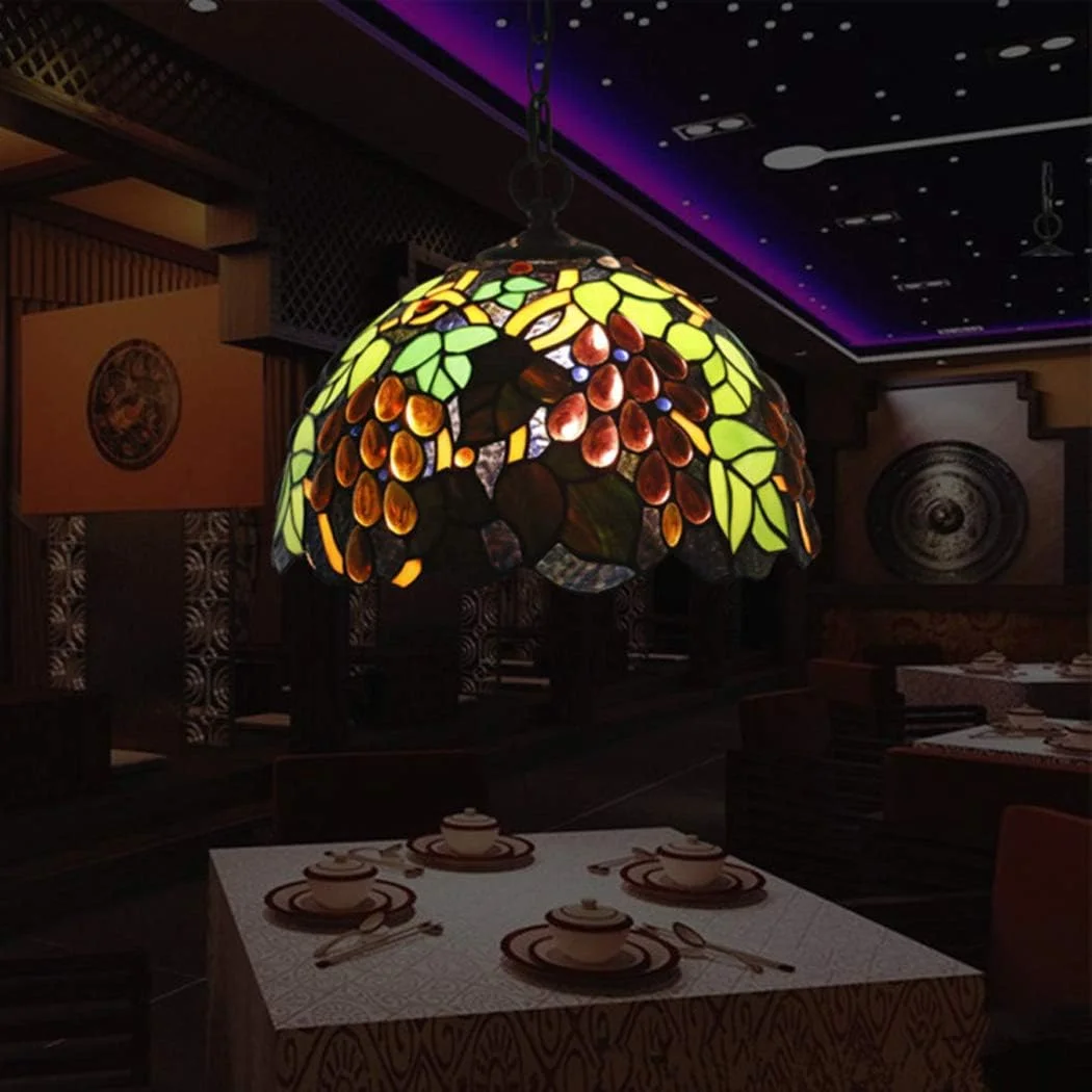 لوستر به سبک تیفانی 30 سانتی متری، لوستر آویز با شیشه رنگی طرح انگور، چراغ آویز رترو نوستالژی مناسب کافه، چایخانه، کتابفروشی و بار لوستر به سبک تیفانی 30 سانتی متری، لوستر آویز با شیشه رنگی طرح انگور، چراغ آویز رترو نوستالژی مناسب کافه، چایخانه، کتابفروشی و بار