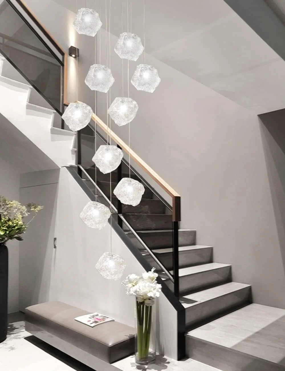 لوستر راه پله کریستالی حبابی، لوستر آویز سقفی بلند طرح قطره باران شفاف لوستر راه پله کریستالی حبابی، لوستر آویز سقفی بلند طرح قطره باران شفاف