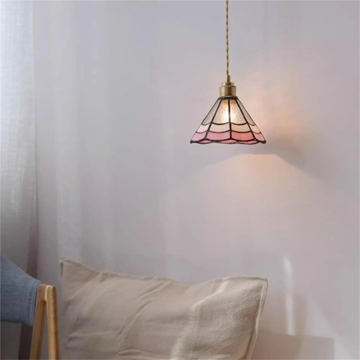 لوستر آویز برنجی مینیمالیستی اسکاندیناویایی با شیشه صورتی، چراغ آویز مدرن اواسط قرن، مناسب برای میز ناهارخوری، اتاق خواب، کافه، بار و دکوراسیون منزل
