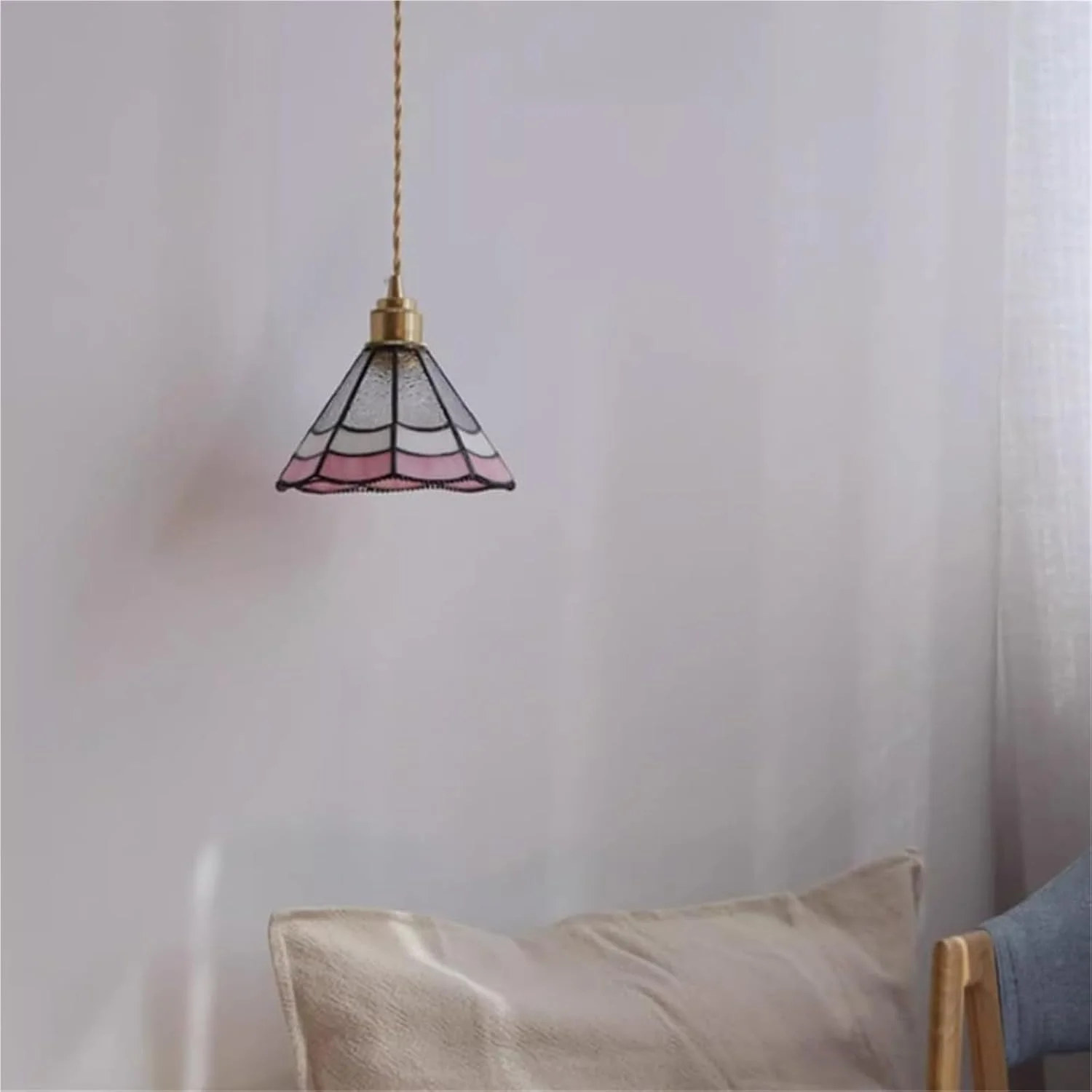 لوستر آویز برنجی مینیمالیستی اسکاندیناویایی با شیشه صورتی، چراغ آویز مدرن اواسط قرن، مناسب برای میز ناهارخوری، اتاق خواب، کافه، بار و دکوراسیون منزل