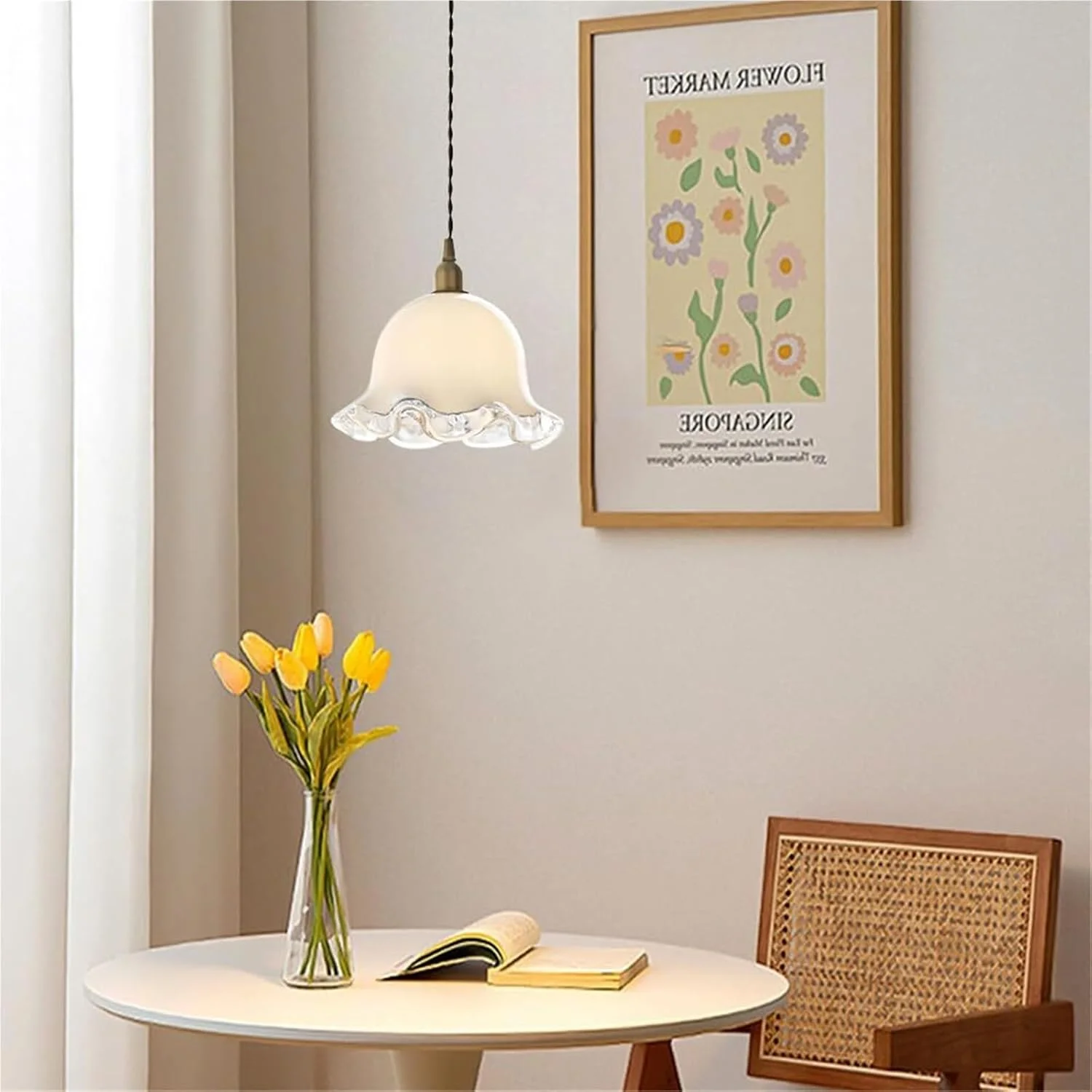 چراغ آویز شیشه ای سفید نوردیک با جزئیات برنجی - چراغ سقفی زیبا برای آشپزخانه، اتاق خواب، اتاق غذاخوری، سازگار با E27