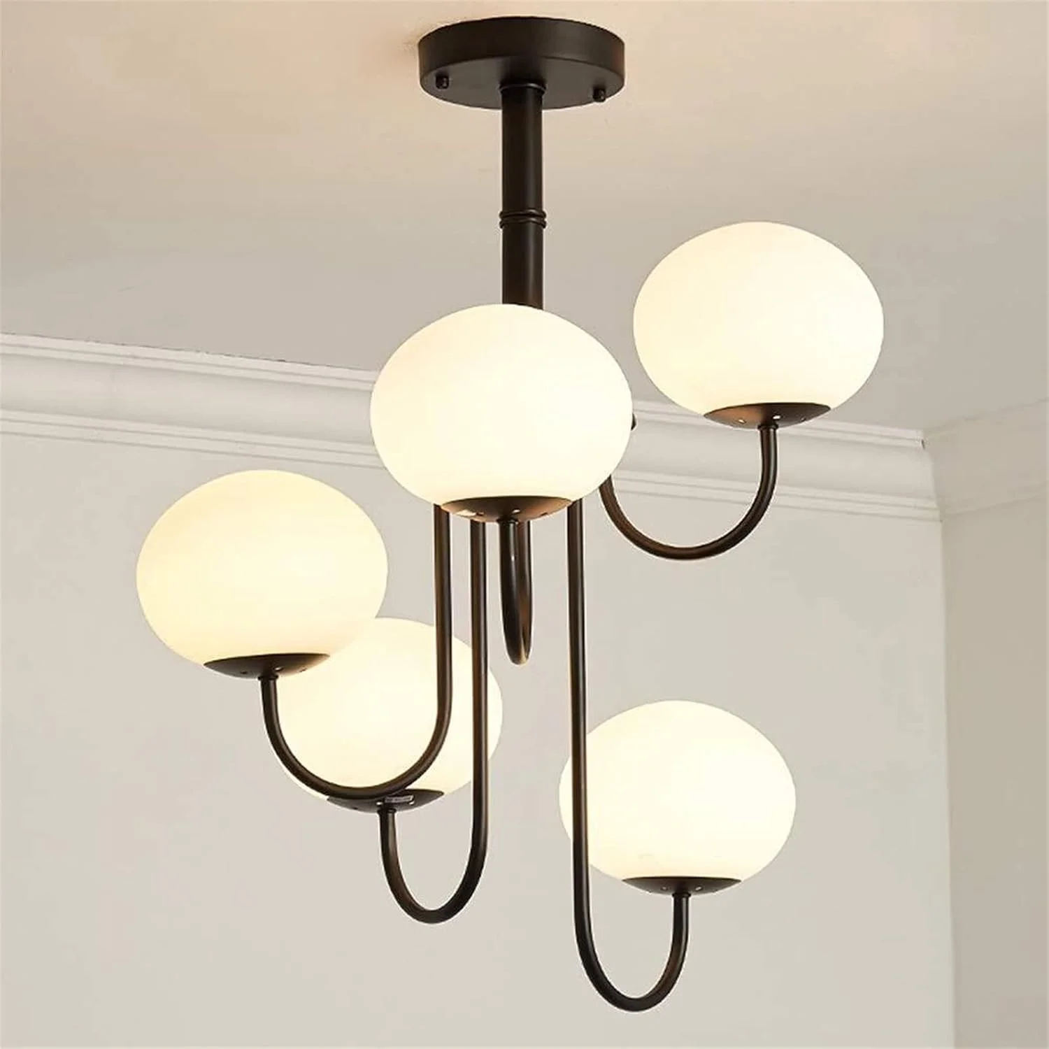 لوستر مناسب اتاق نشیمن به سبک آمریکایی، لوستر هنر آهنی، مناسب رستوران، اتاق خواب، هتل، راه پله، اتاق مطالعه، لوستر شید شیشه ای رترو اروپایی، مشکی 5 شاخه 55x55x60 سانتی متر لوستر مناسب اتاق نشیمن به سبک آمریکایی، لوستر هنر آهنی، مناسب رستوران، اتاق خواب، هتل، راه پله، اتاق مطالعه، لوستر شید شیشه ای رترو اروپایی، مشکی 5 شاخه 55x55x60 سانتی متر