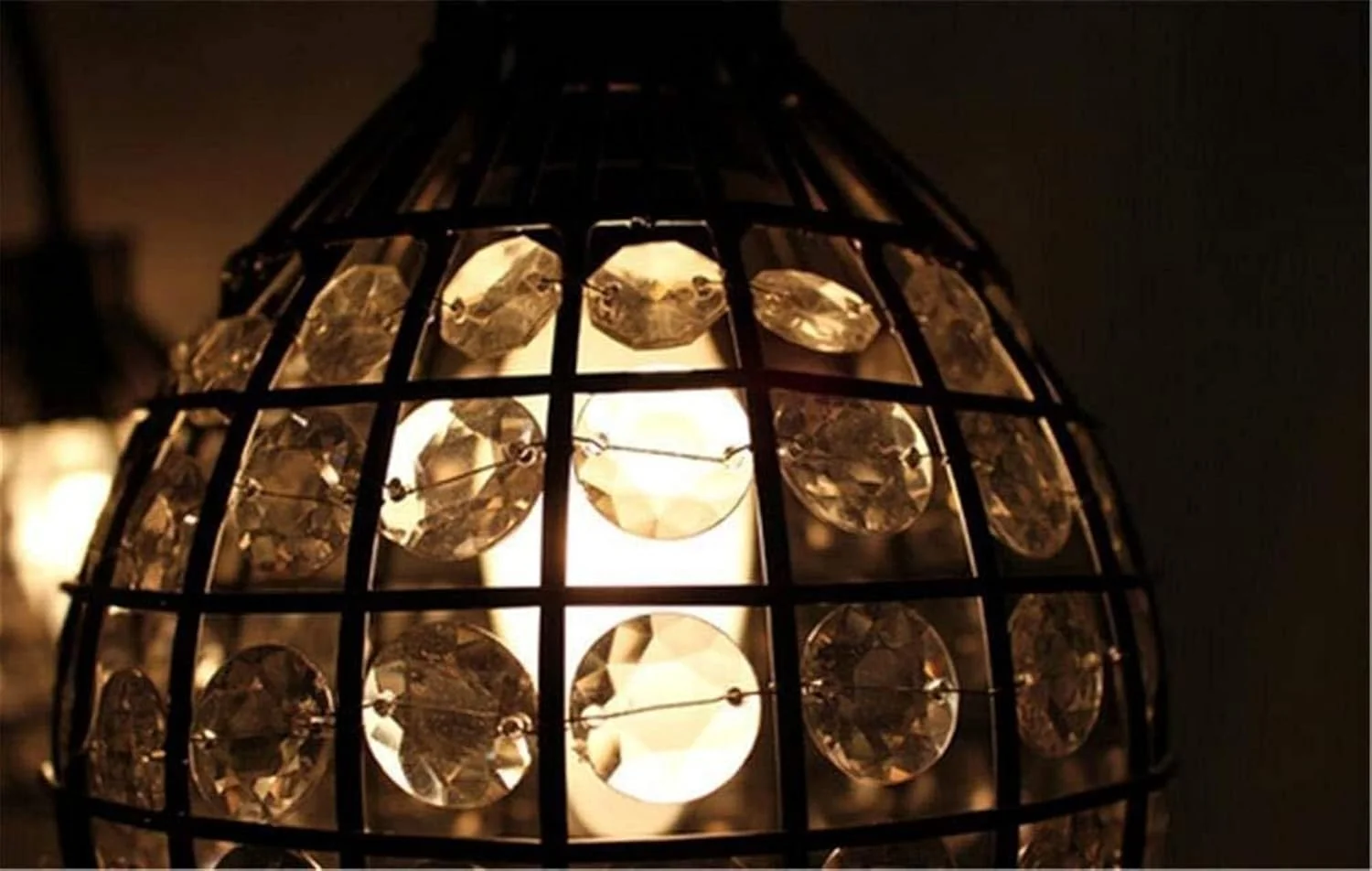 لوستر شاخه ای مناسب نورپردازی داخلی، لامپ ال ای دی 3 شعله، شاخه های آکریلیک، مناسب اتاق نشیمن و اتاق خواب، لوستر فلزی، نور سفید لوستر شاخه ای مناسب نورپردازی داخلی، لامپ ال ای دی 3 شعله، شاخه های آکریلیک، مناسب اتاق نشیمن و اتاق خواب، لوستر فلزی، نور سفید