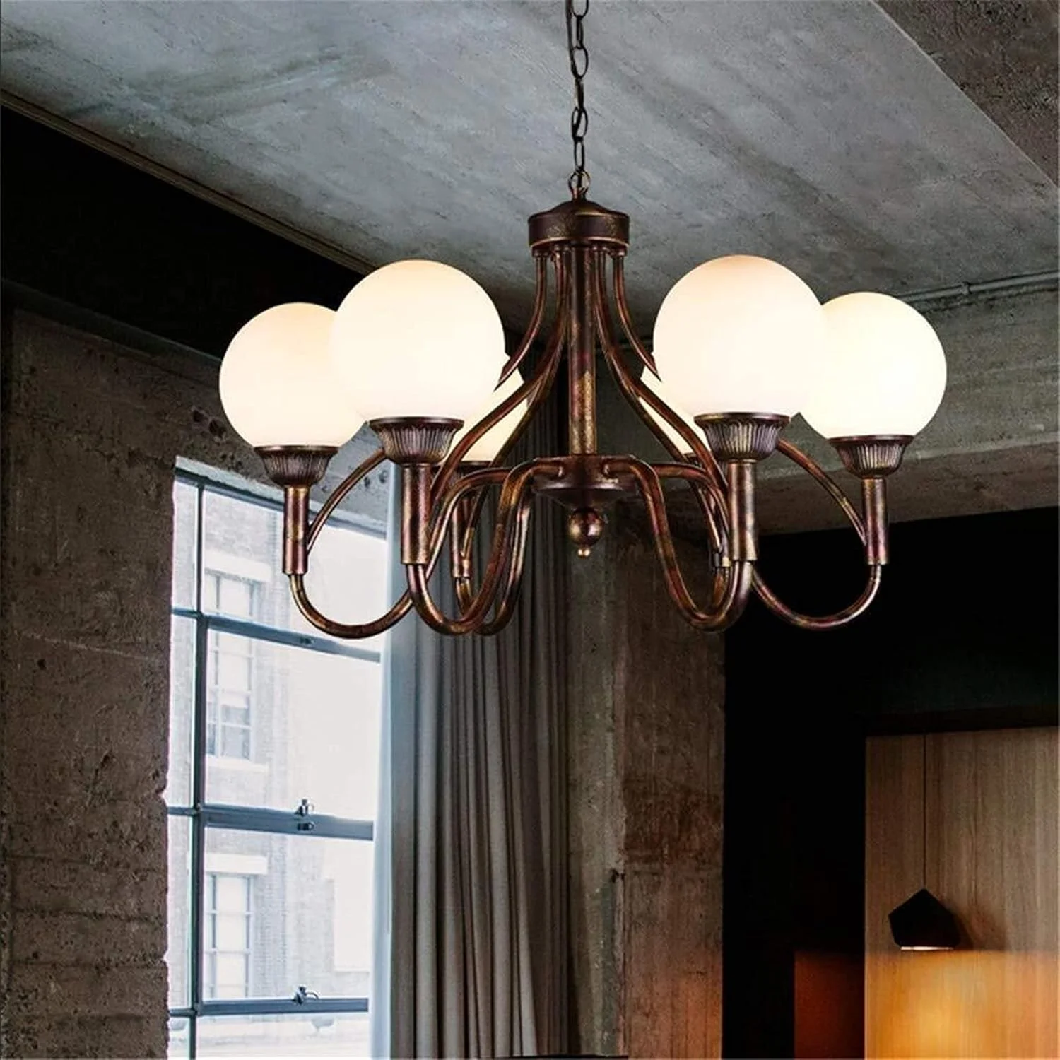 لوستر آویز سقفی صنعتی با طراحی وینتیج، روشنایی سقفی آهنی به رنگ زنگ زده با حباب شیشه ای گرد، دارای 6 سرپیچ آویز E27 ادیسونی برای دکوراسیون