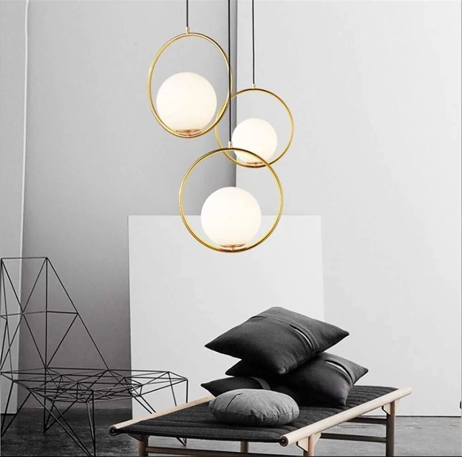 لوستر مدرن طلایی آبکاری شده از جنس آهن فرفورژه، لوستر تک شاخه کوچک با طراحی خلاقانه، مناسب برای رستوران مدرن، اتاق نشیمن