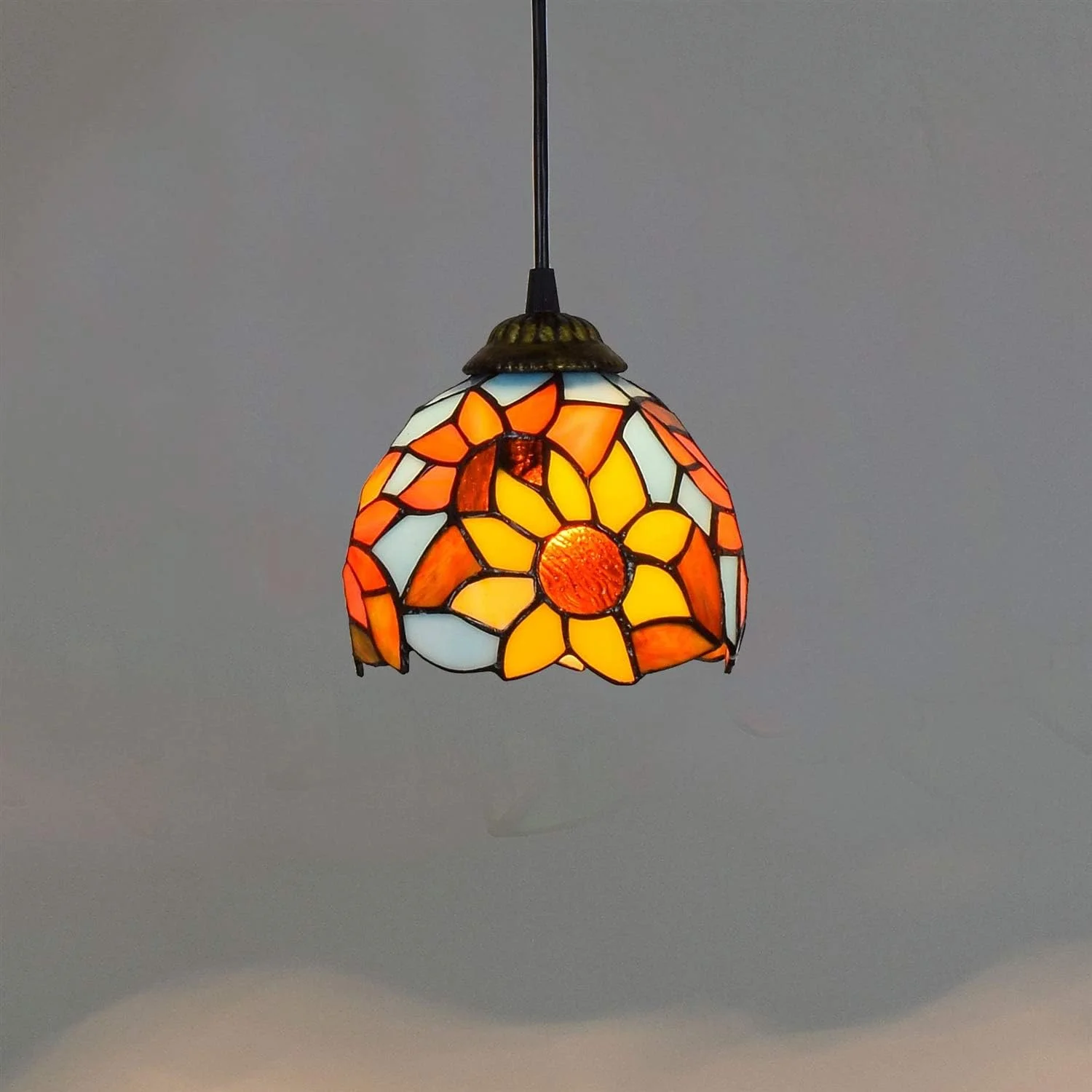 لوستر آویز شیشه رنگی سقفی 6 اینچی به سبک تیفانی، چراغ آویز کوچک، آفتابگردان دورنگ، مناسب برای اتاق ناهارخوری، جزیره آشپزخانه، اتاق خواب، سرپیچ E26/E27 لوستر آویز شیشه رنگی سقفی 6 اینچی به سبک تیفانی، چراغ آویز کوچک، آفتابگردان دورنگ، مناسب برای اتاق ناهارخوری، جزیره آشپزخانه، اتاق خواب، سرپیچ E26/E27