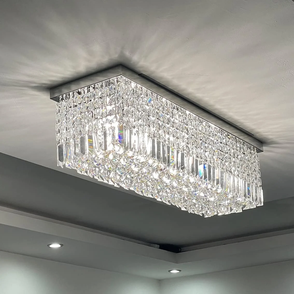 لوستر کریستالی مدرن A1A9، چراغ سقفی مستطیلی لوکس با طراحی قطره باران، چراغ آویز LED با نصب همسطح کروم، مناسب برای اتاق نشیمن، اتاق غذاخوری، سرسرا، راه پله، سالن، بار و باشگاه