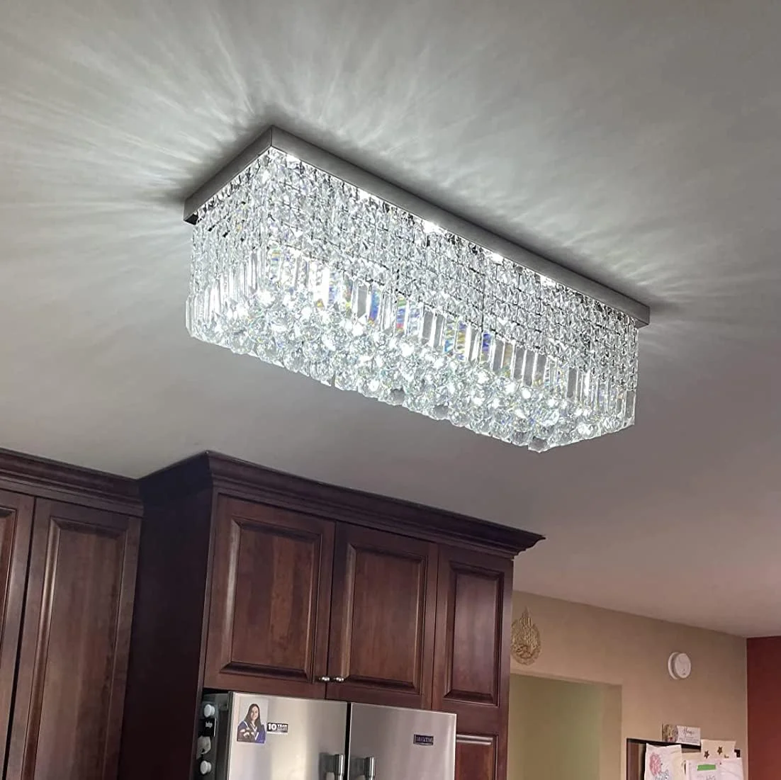 لوستر کریستالی مدرن A1A9، چراغ سقفی مستطیلی لوکس با طراحی قطره باران، چراغ آویز LED با نصب همسطح کروم، مناسب برای اتاق نشیمن، اتاق غذاخوری، سرسرا، راه پله، سالن، بار و باشگاه لوستر کریستالی مدرن A1A9، چراغ سقفی مستطیلی لوکس با طراحی قطره باران، چراغ آویز LED با نصب همسطح کروم، مناسب برای اتاق نشیمن، اتاق غذاخوری، سرسرا، راه پله، سالن، بار و باشگاه