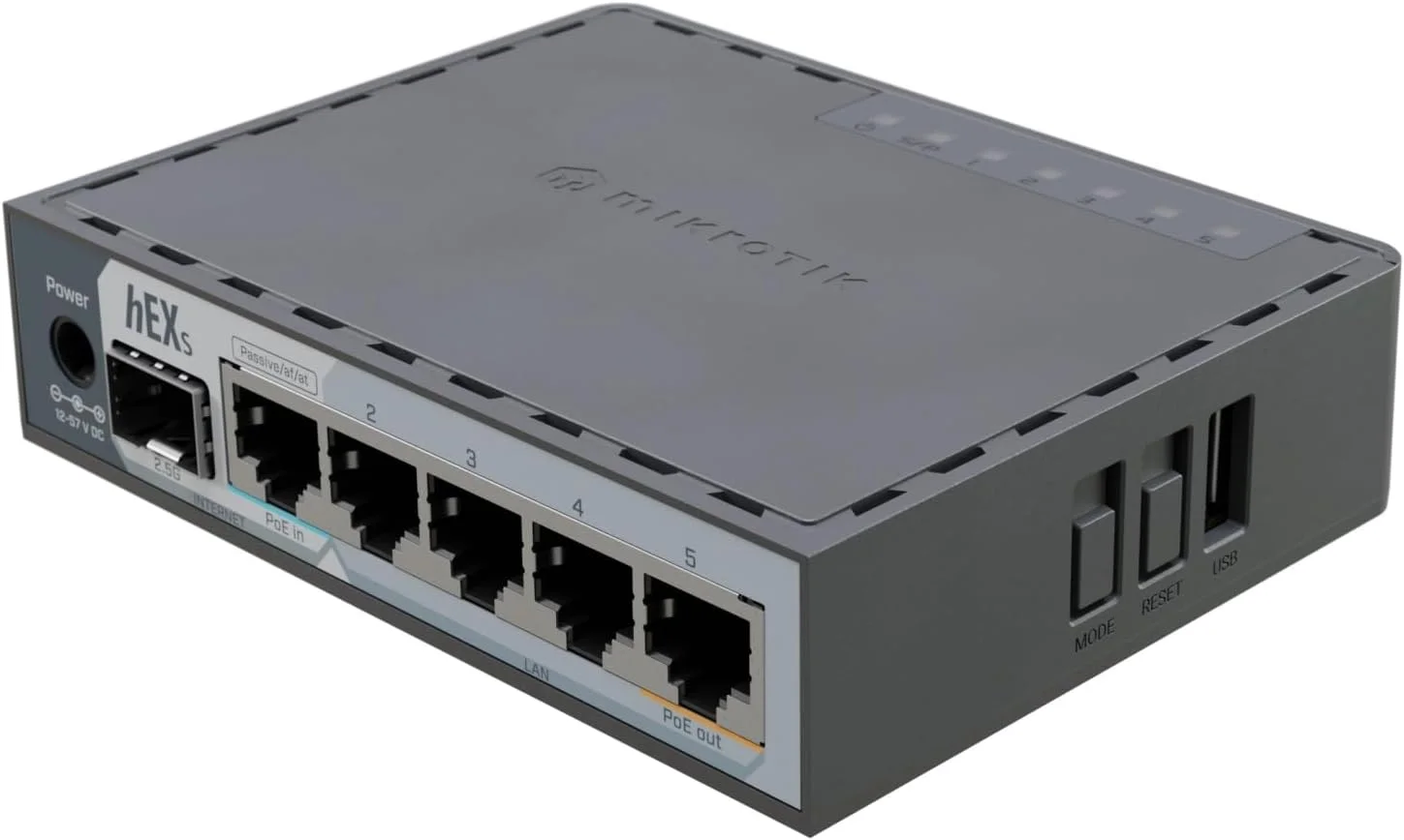 روتر سیمی جمع و جور و مقرون به صرفه MikroTik hEX S (2025) E60iUGS با پورت SFP 2.5G، 5 پورت گیگابیتی اترنت، خروجی PoE، USB و پردازنده دو هسته ای سریع