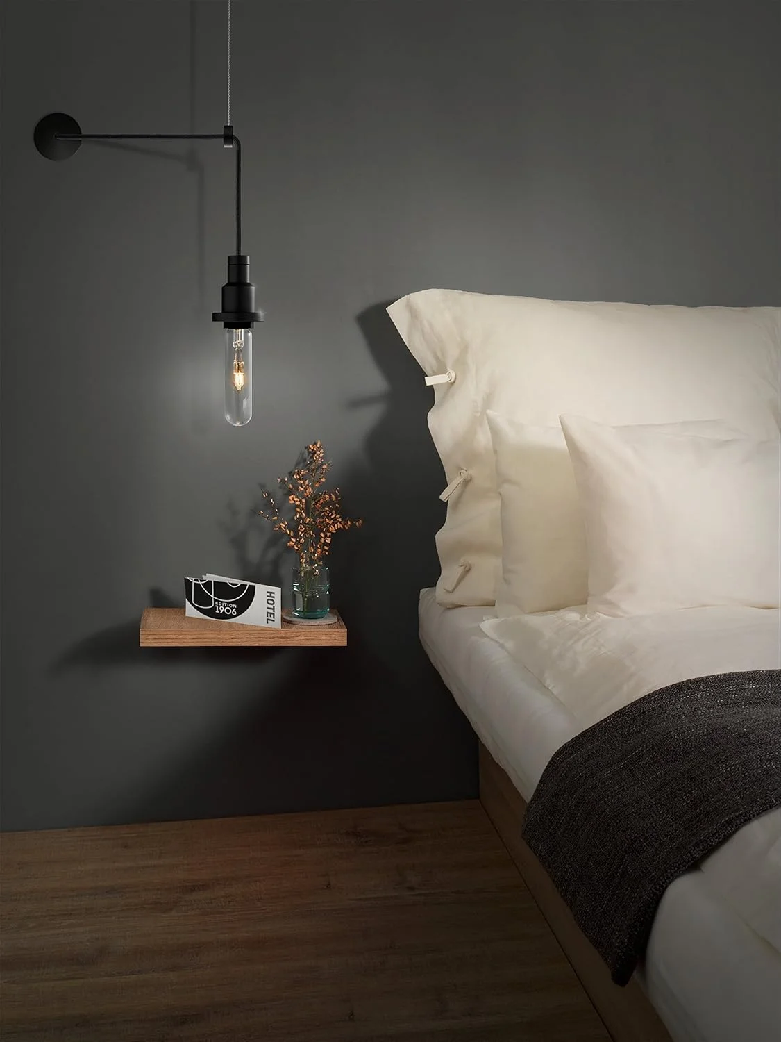 لامپ ادیسونی ال ای دی Osram Vintage Edition 1906، مدل لوله ای با پایه E27، غیر قابل تنظیم نور، 5 وات معادل 35 وات، شفاف، سفید گرم - 2000 کلوین، بسته 1 عددی [کلاس انرژی A+]