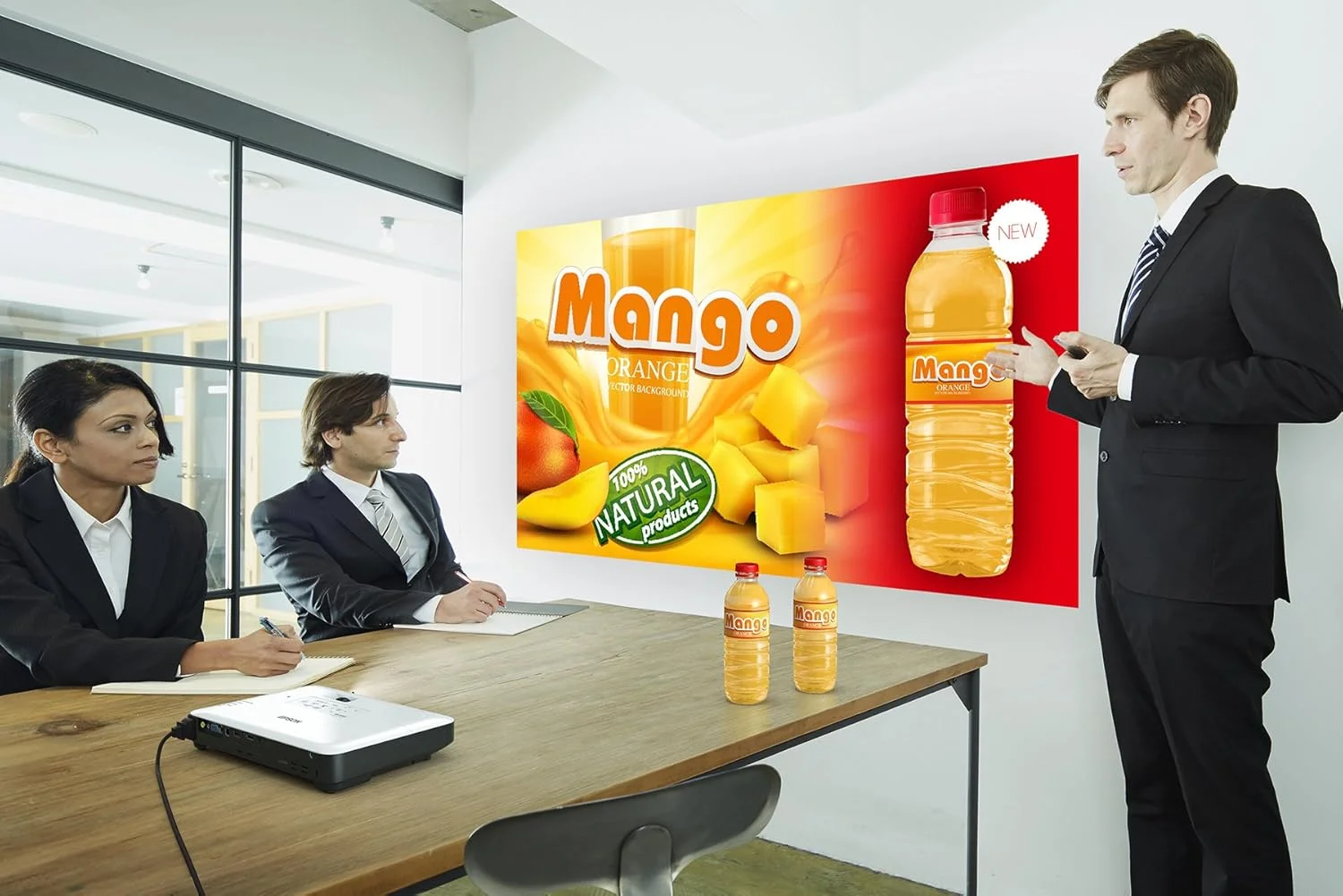 پروژکتور تجاری عریض و فوق قابل حمل اپسون EB-1780W با تکنولوژی 3LCD، سفید پروژکتور تجاری عریض و فوق قابل حمل اپسون EB-1780W با تکنولوژی 3LCD، سفید