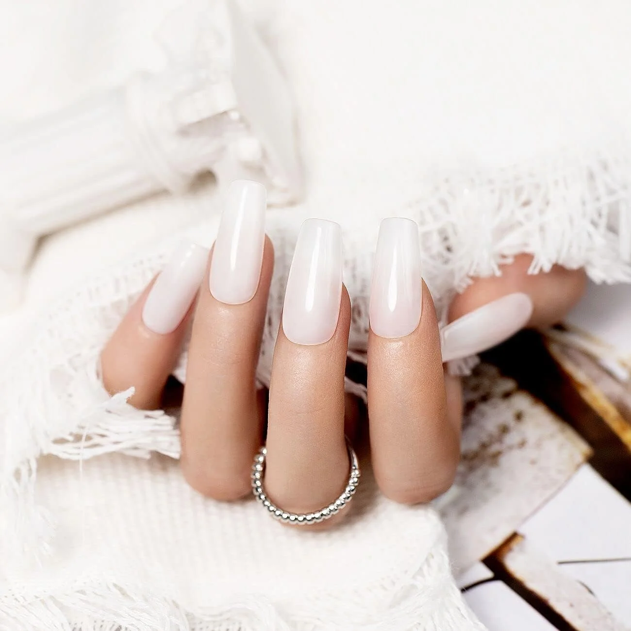 ژل بیس رابر شیری سفید RARJSM، ژل اکستنشن بیلدر سفید ملایم، لاک ژل بیس رابر 15 میلی لیتر سفید طبیعی تقویت کننده ناخن، خیساندن نیاز به 1 بطری برای سالن خانگی DIY