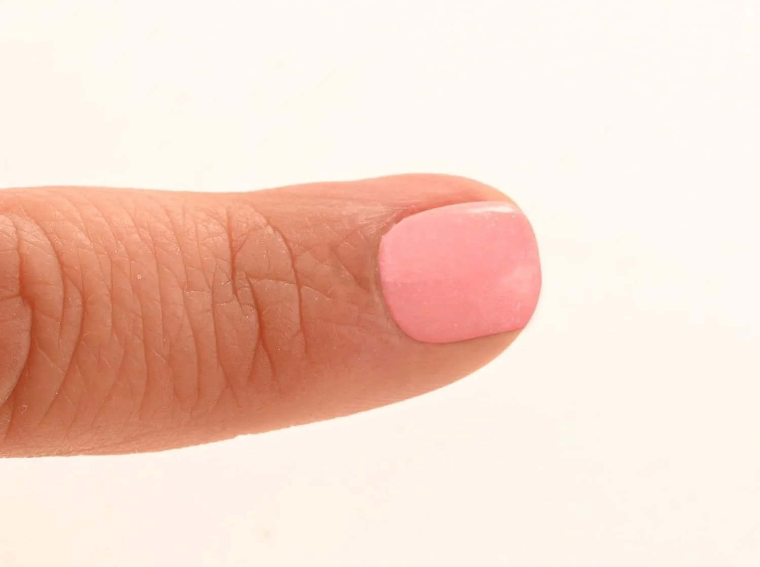 لاک ناخن ارگانیک کودکان ناماکی | پایه آب | فرمول جداشدنی | خشک شدن سریع | رنگ 38 - صورتی آبنباتی | 7.5 میلی لیتر