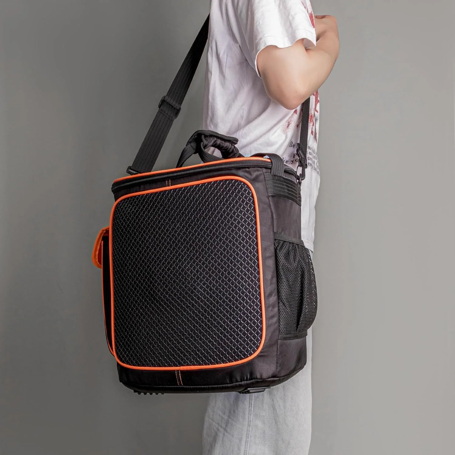 کیف حمل JBL Partybox Encore 2 - کیف ضد ضربه با درگاه شارژ مستقیم و توری تهویه بلندگو، کاور نگهداری برای مهمانی های خارج از منزل/کمپینگ (مناسب برای بلندگو + میکروفون + لوازم جانبی)، مشکی کیف حمل JBL Partybox Encore 2 - کیف ضد ضربه با درگاه شارژ مستقیم و توری تهویه بلندگو، کاور نگهداری برای مهمانی های خارج از منزل/کمپینگ (مناسب برای بلندگو + میکروفون + لوازم جانبی)، مشکی