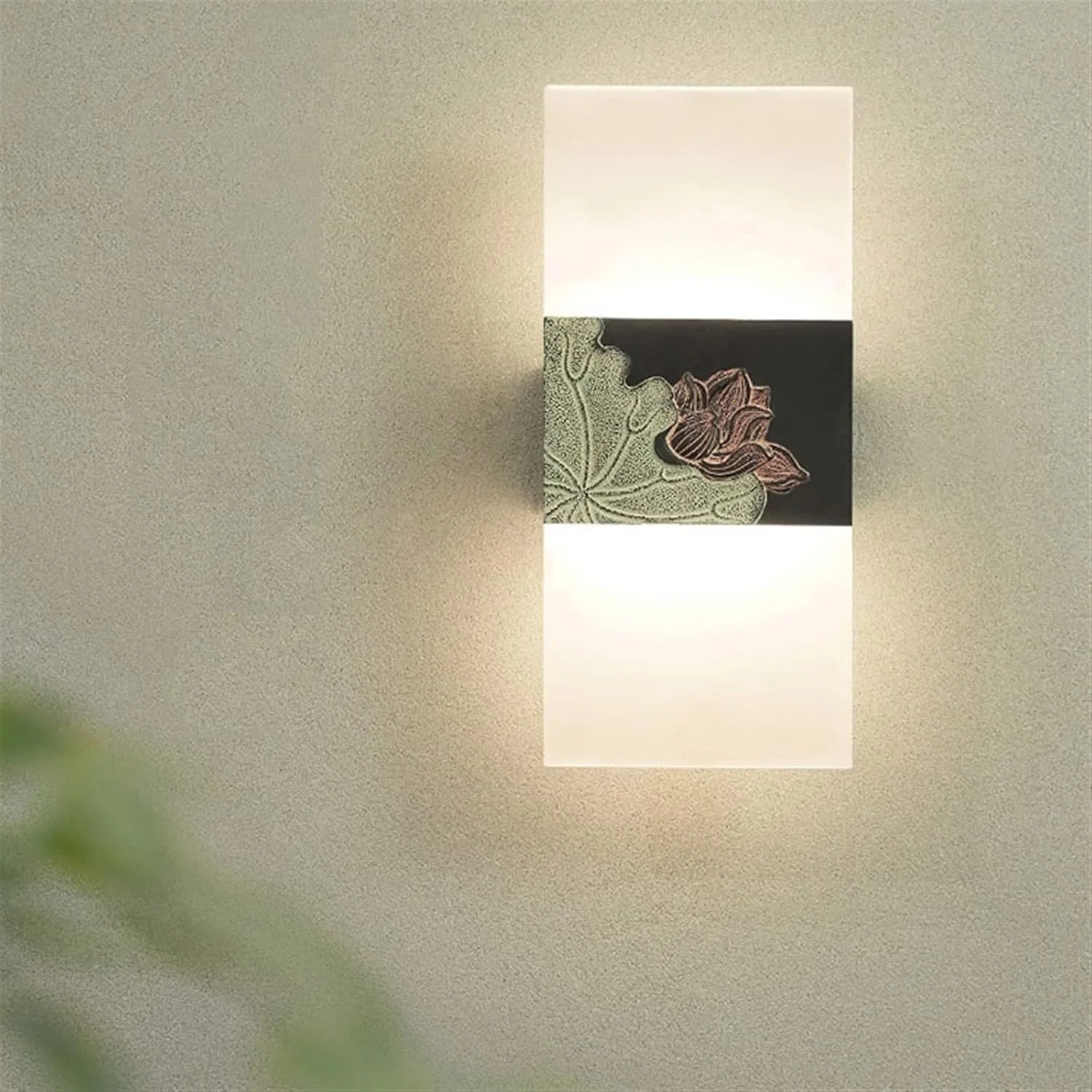 چراغ دیواری با طرح لوتوس زیبا، دکوراسیون کلاسیک، روشنایی کنار تخت اتاق خواب