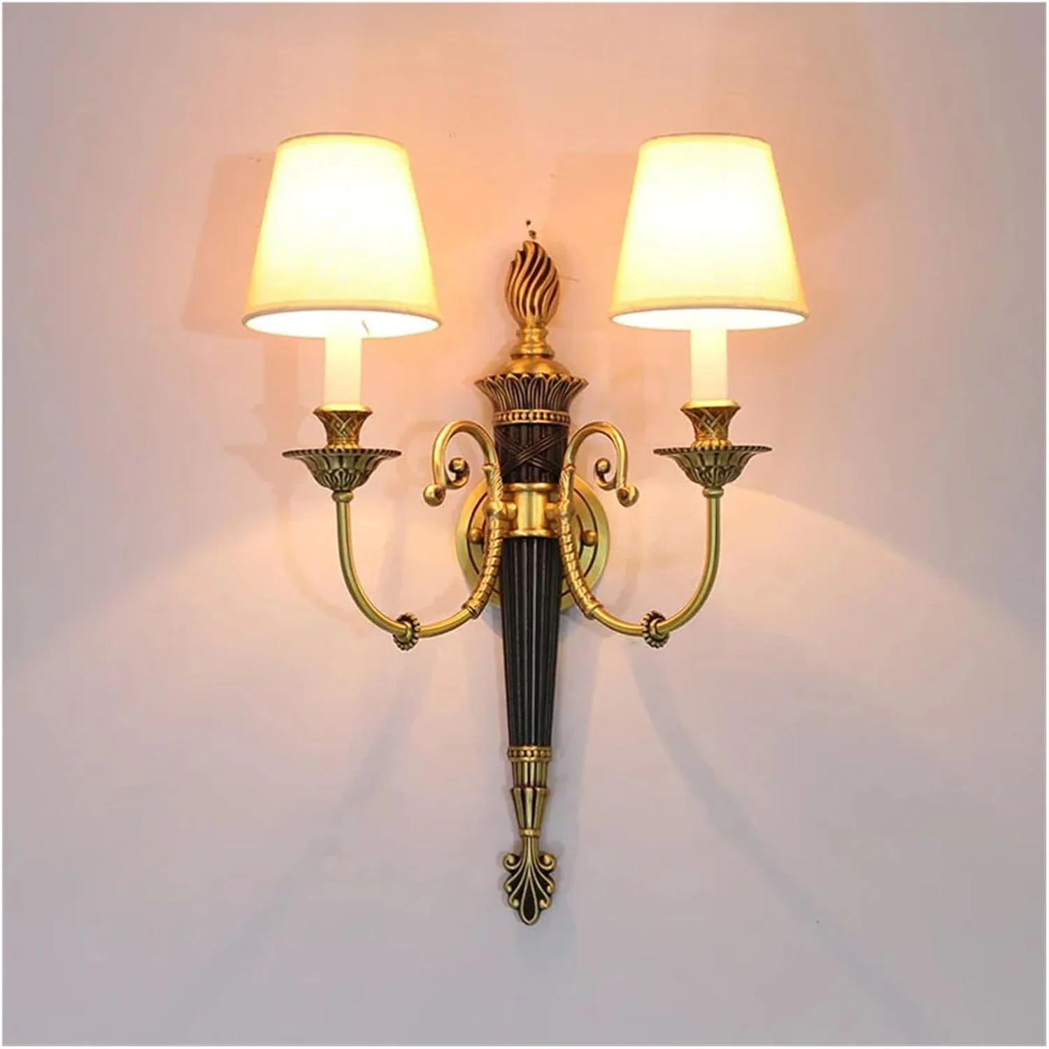 چراغ دیواری مسی اروپایی مناسب ویلا، اتاق تلویزیون، راهرو، کنار تخت، کابینت