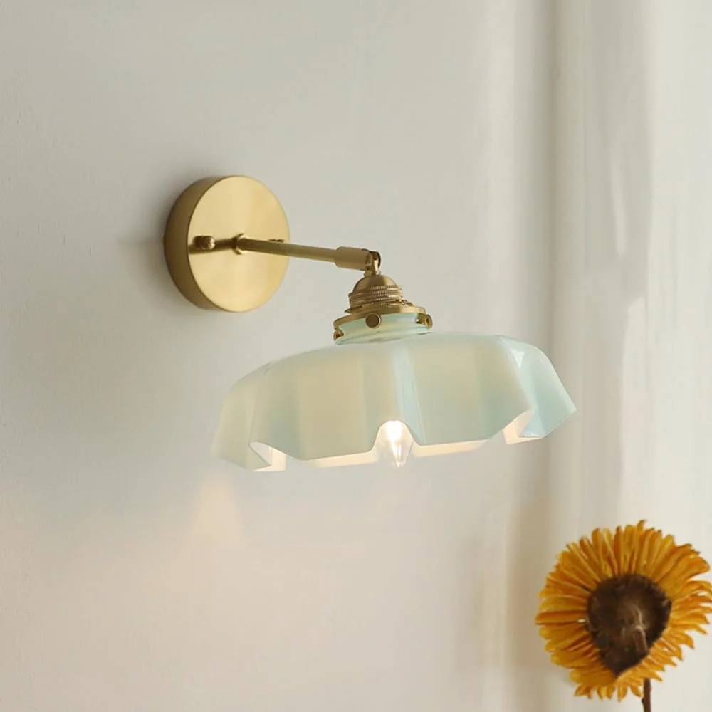 چراغ دیواری شیر شیشه ای، چراغ دیواری گلدار وینتیج، چراغ بازوی مستقیم، روشنایی دیواری نصب شده اواسط قرن، چراغ دیواری اتاق خواب سیم کشی شده برای کنار تخت، راهرو، اتاق نشیمن، خانه روستایی/آبی