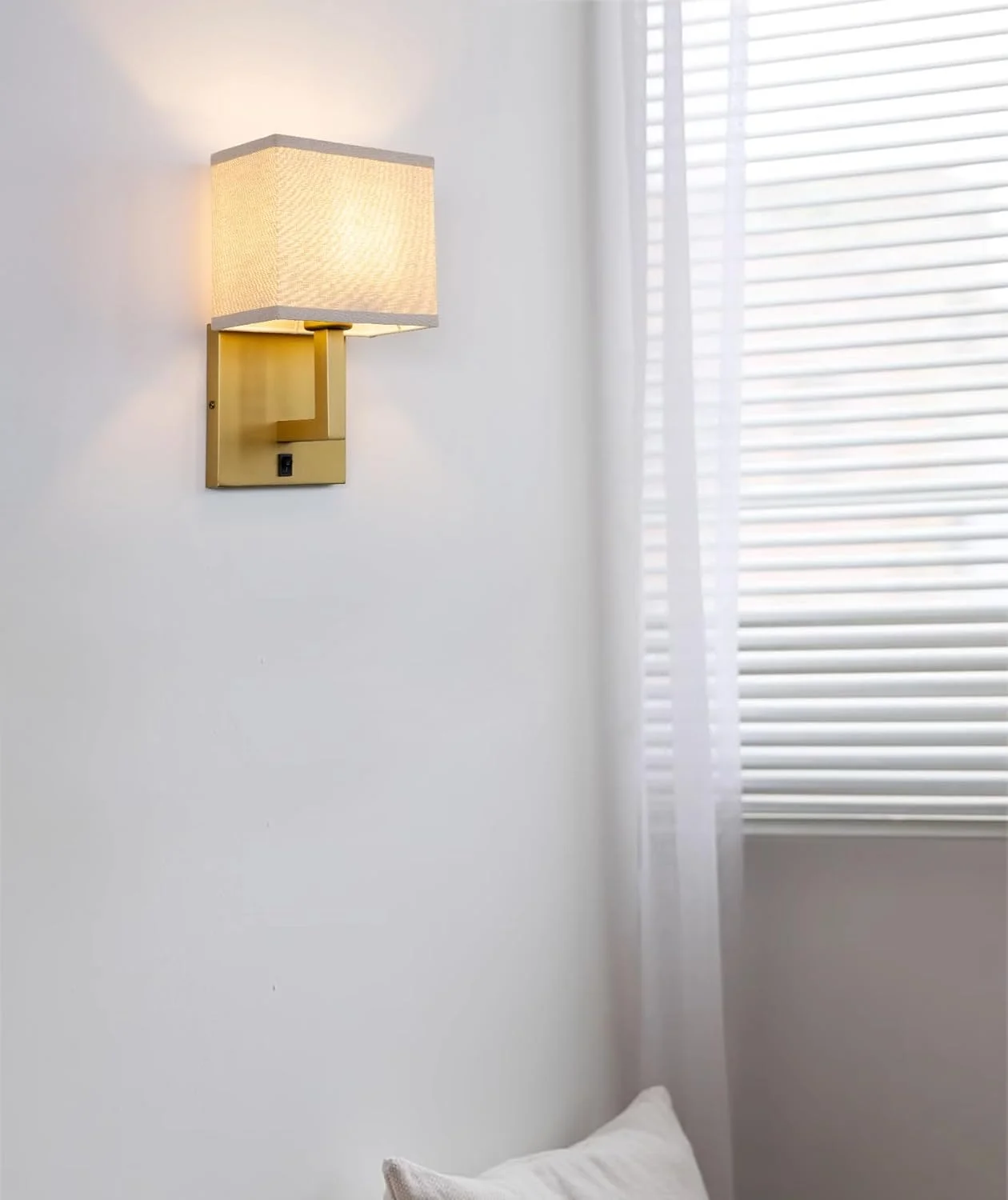 چراغ دیواری صنعتی وینتیج Permo، ست 2 عددی، چراغ خواب دیواری داخلی با سایه پارچه ای مربعی و کلید روشن/خاموش برای اتاق خواب، کنار تخت، مطالعه، اتاق نشیمن (برنجی عتیقه) چراغ دیواری صنعتی وینتیج Permo، ست 2 عددی، چراغ خواب دیواری داخلی با سایه پارچه ای مربعی و کلید روشن/خاموش برای اتاق خواب، کنار تخت، مطالعه، اتاق نشیمن (برنجی عتیقه)