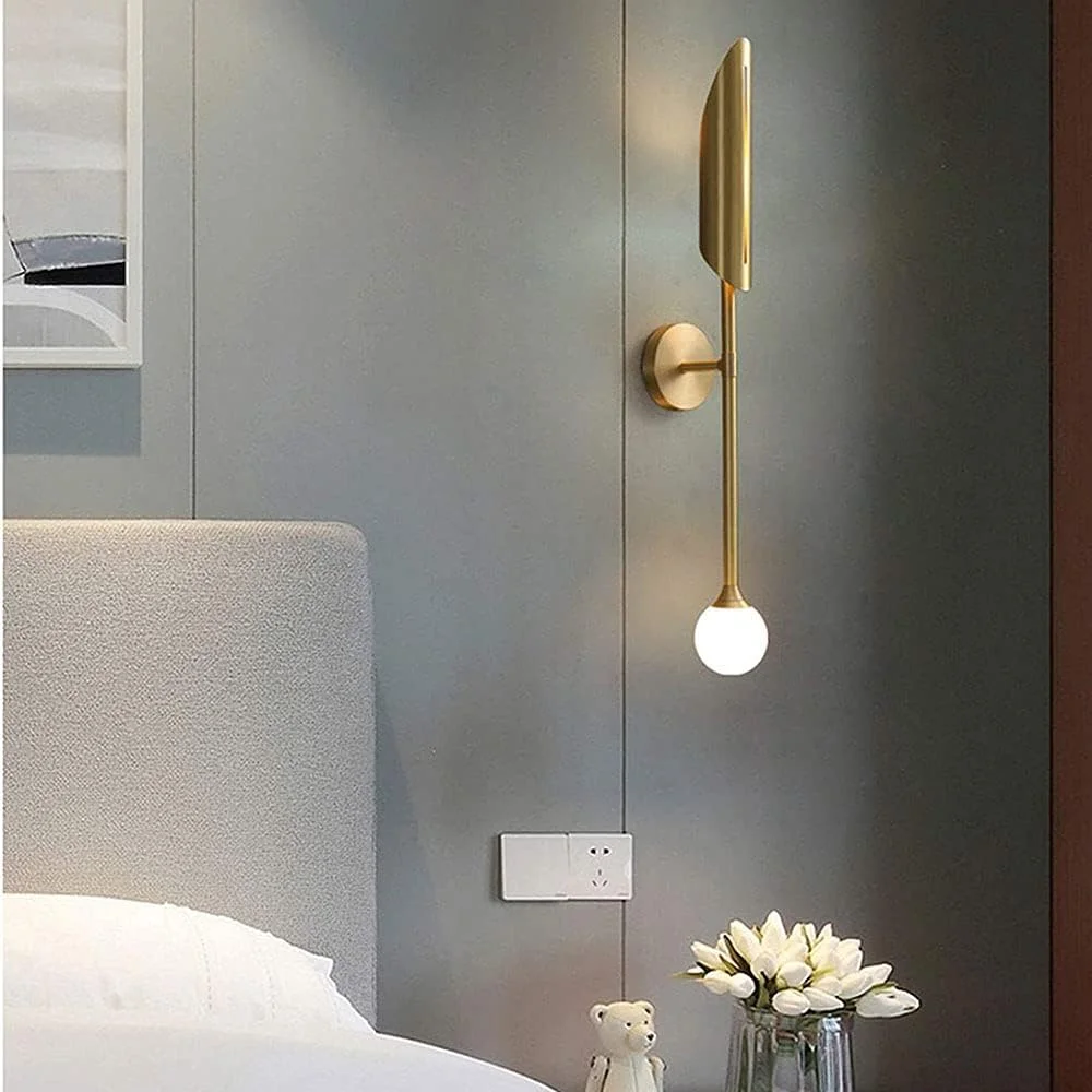 چراغ دیواری برنجی عتیقه، مدرن، دارای 2 لامپ طلایی، چراغ دیواری با کره شیشه ای گرد، سایه شفاف، فانوس دیواری، مناسب حمام، راهرو، آشپزخانه، آینه، اتاق خواب، چراغ دکور طلایی کنار تخت