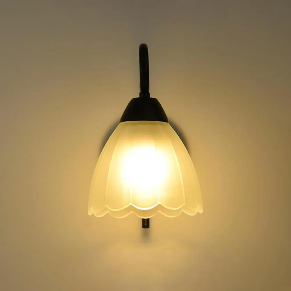 چراغ دیواری مشکی، سبک صنعتی و قدیمی، تک لامپ، چراغ دیواری روستیک با شیشه شفاف طرح گل 5.5 اینچی، چراغ دیواری برای اتاق نشیمن، اتاق خواب، راهرو، سرسرا، اتاق مطالعه