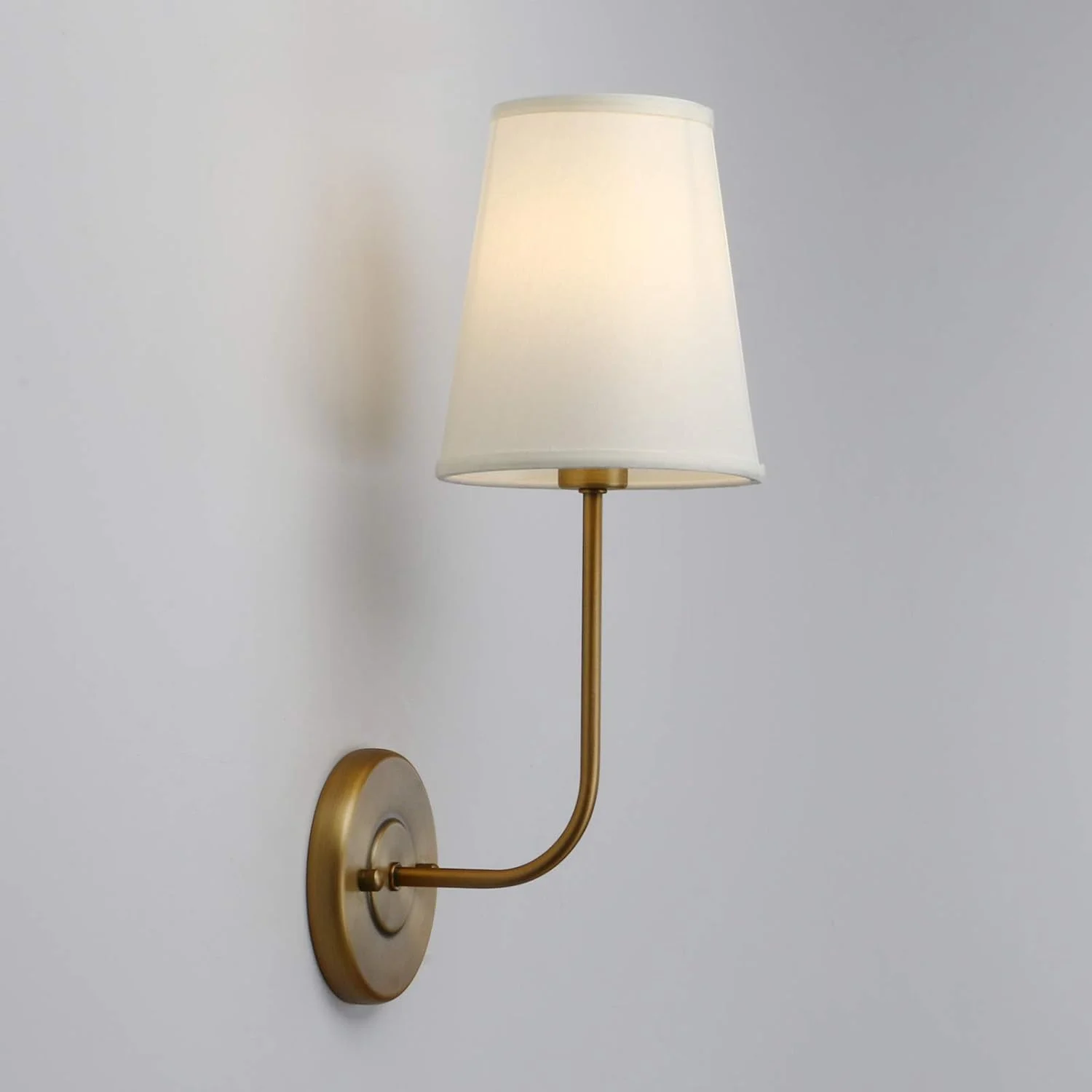 چراغ دیواری روستیک پرمو با سایه بان پارچه ای قیفی بژ، چراغ دیواری دکوری وینتیج برای اتاق خواب، کنار تخت، مطالعه