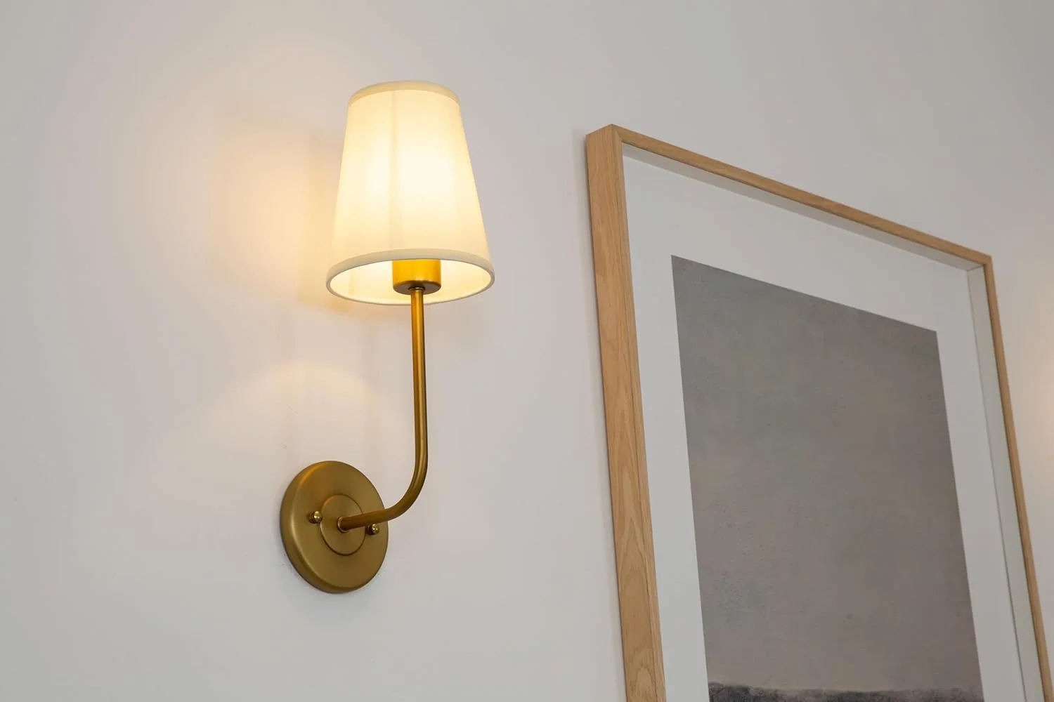 چراغ دیواری روستیک پرمو با سایه بان پارچه ای قیفی بژ، چراغ دیواری دکوری وینتیج برای اتاق خواب، کنار تخت، مطالعه