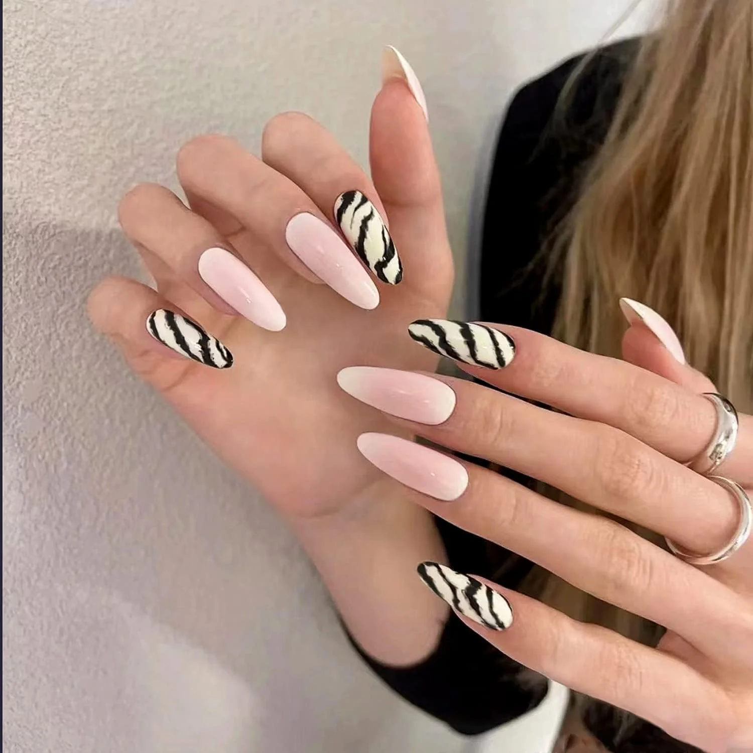 لاک ژل نیتاکو، 15 میلی لیتر، لاک ژل مشکی، لاک ناخن LED، مانیکور ناخن، هنر ناخن DIY سالن در خانه لاک ژل نیتاکو، 15 میلی لیتر، لاک ژل مشکی، لاک ناخن LED، مانیکور ناخن، هنر ناخن DIY سالن در خانه