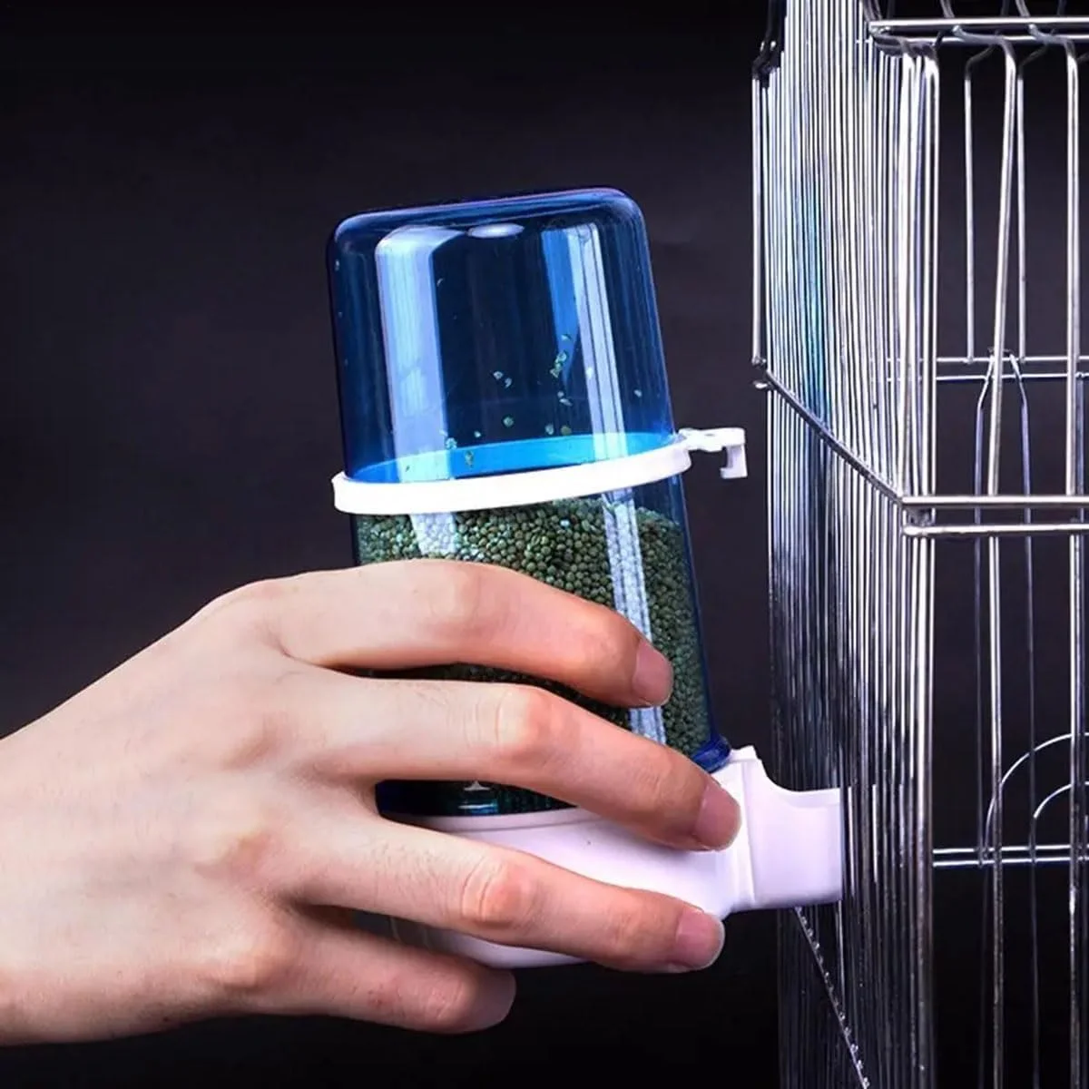 2 عدد فیدر پلاستیکی پرنده، فیدرهای آب طوطی - گیره آب پلاستیکی پرنده برای لوازم جانبی قفس پرنده با طراحی ظرفیت بزرگ