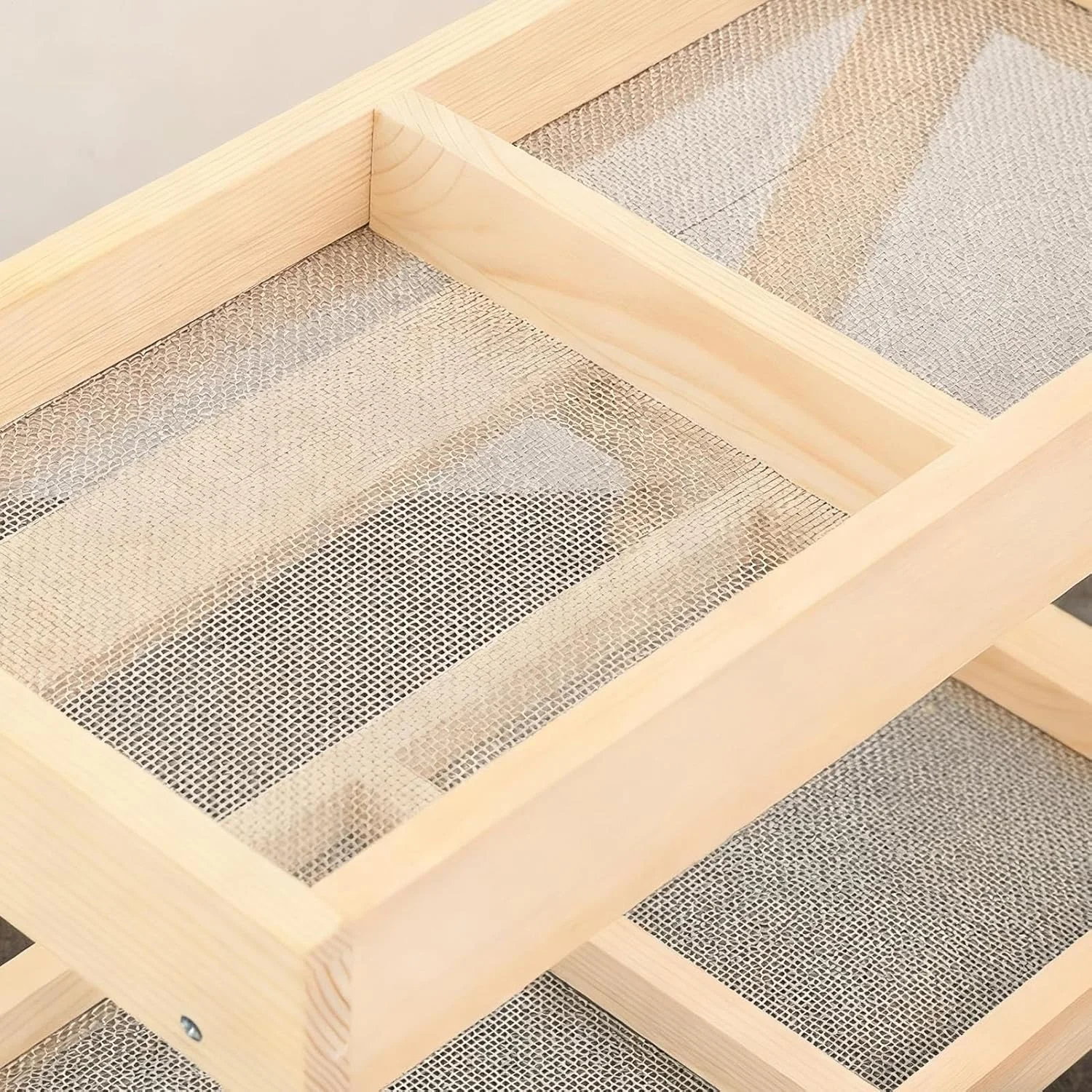 خوراک دهنده طیور، میز دو لایه بیرونی، خوراک دهنده دست ساز چوبی لانه مرغ با 4 قسمت - برای طیور، اردک، بوقلمون، پرندگان وحشی، سنجاب ها