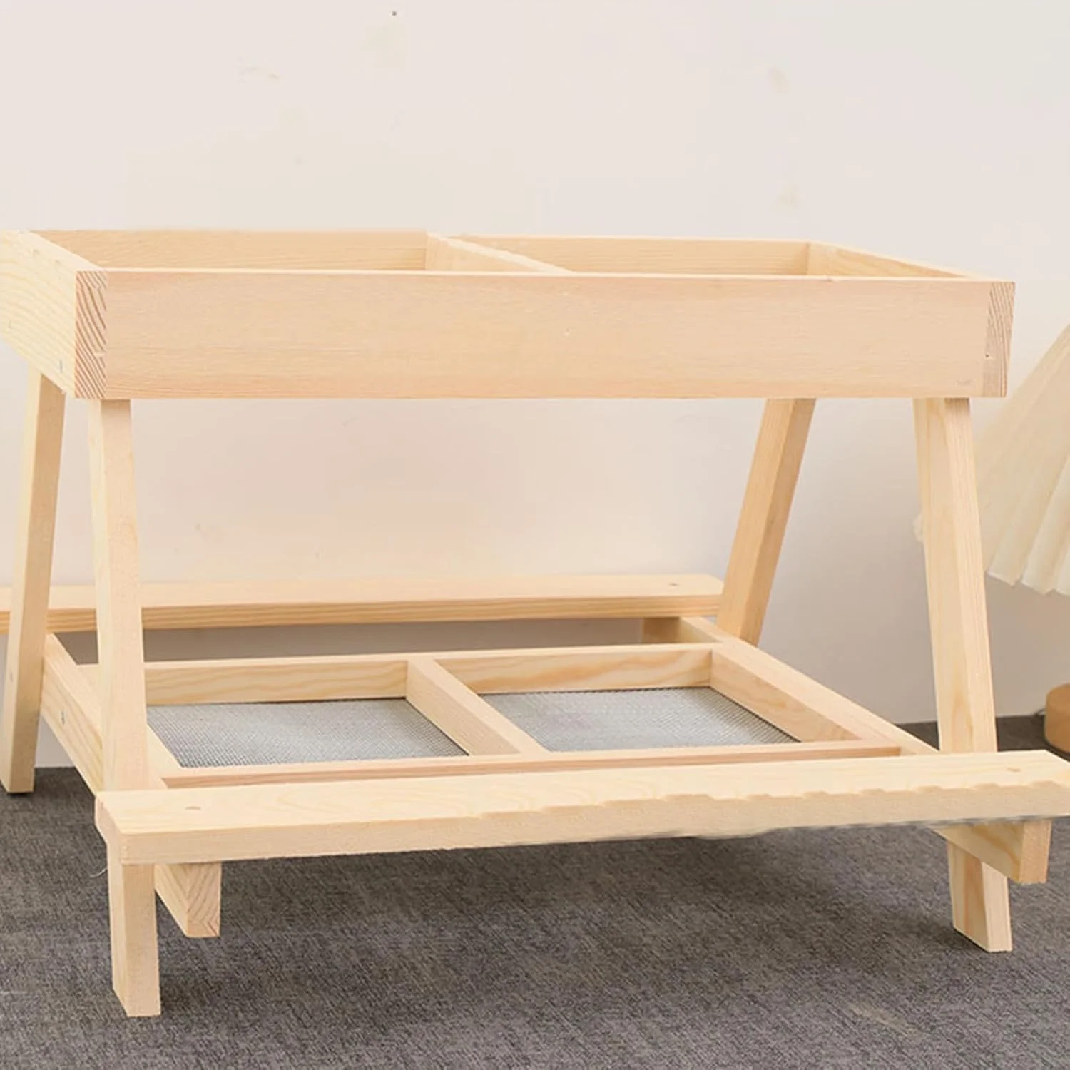 خوراک دهنده مرغ - میز خروس دو لایه - خوراک دهنده غذای مرغ چوبی دست ساز با 4 شبکه، برای طیور، اردک، بوقلمون، پرندگان وحشی، سنجاب ها خوراک دهنده مرغ - میز خروس دو لایه - خوراک دهنده غذای مرغ چوبی دست ساز با 4 شبکه، برای طیور، اردک، بوقلمون، پرندگان وحشی، سنجاب ها